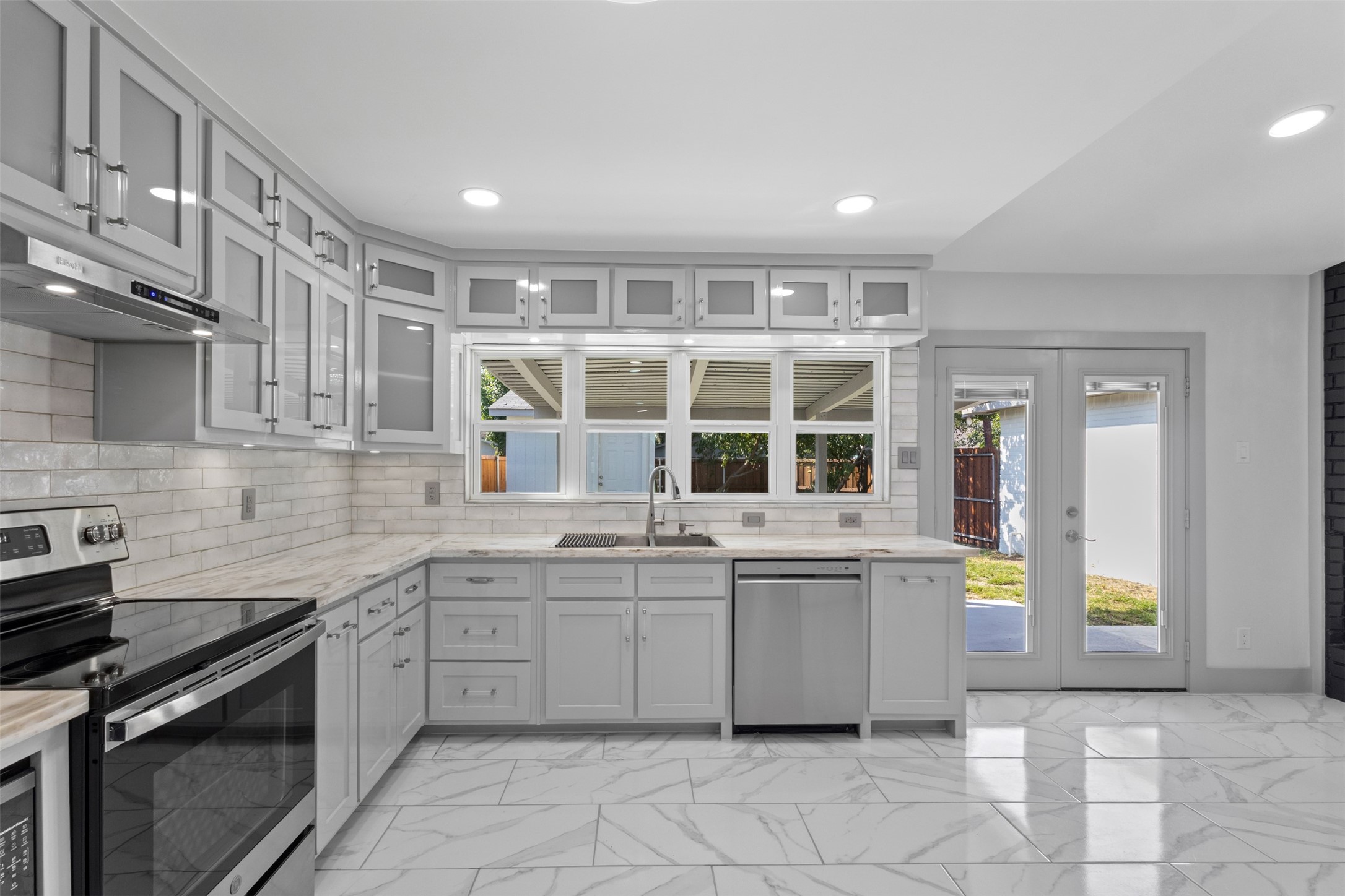 1528 Carnation Drive