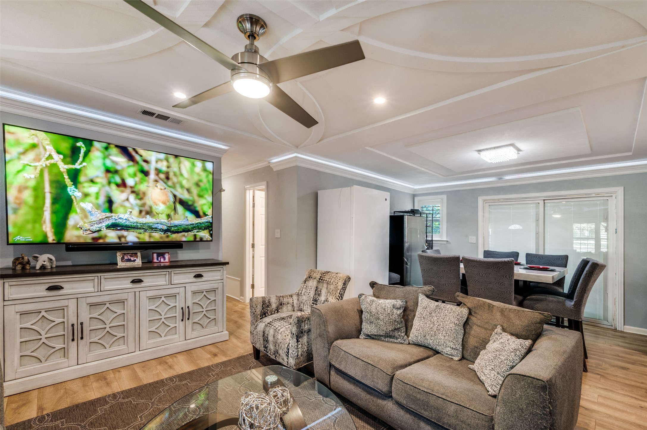 407 E Oakdale Street