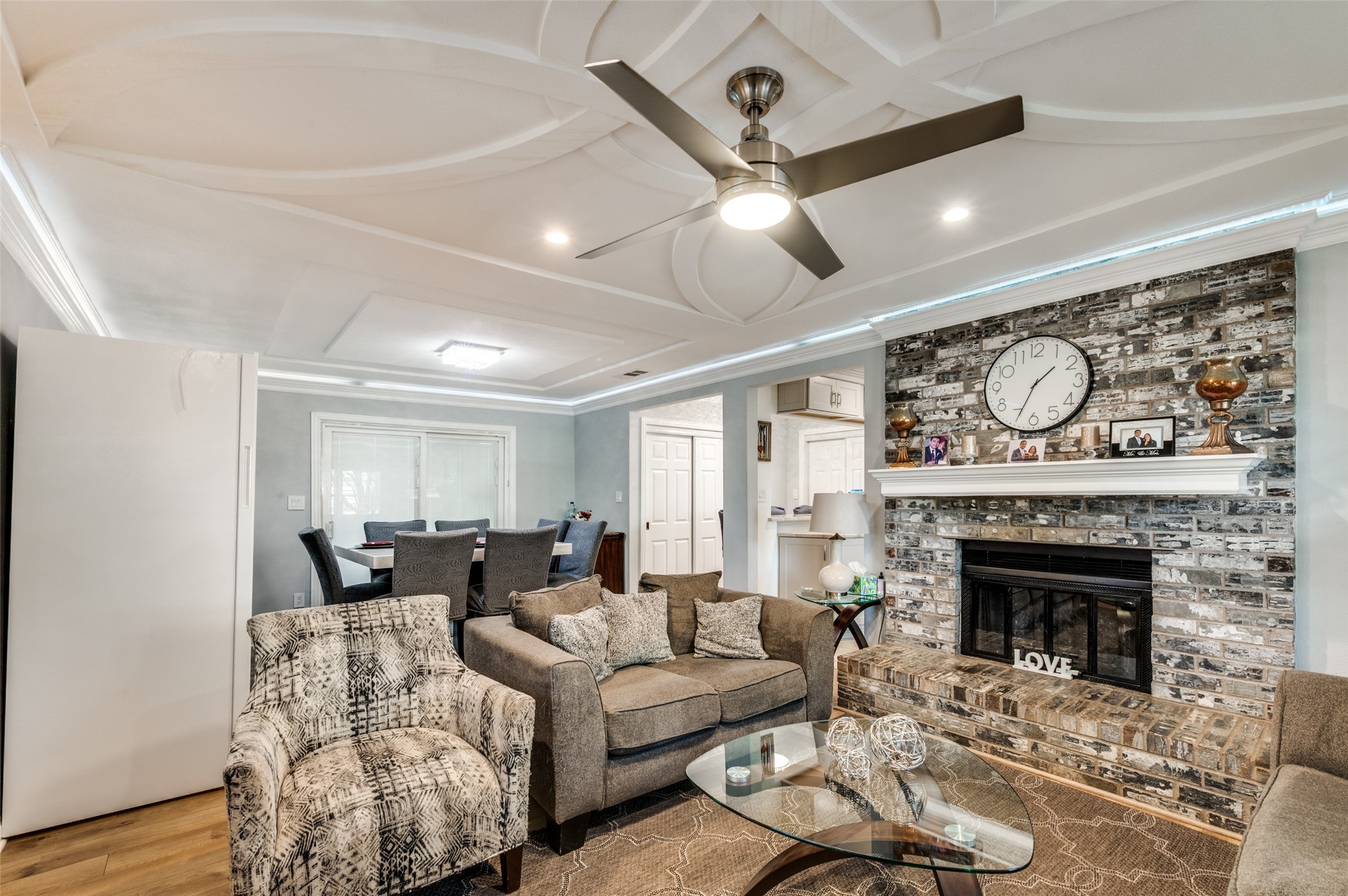 407 E Oakdale Street