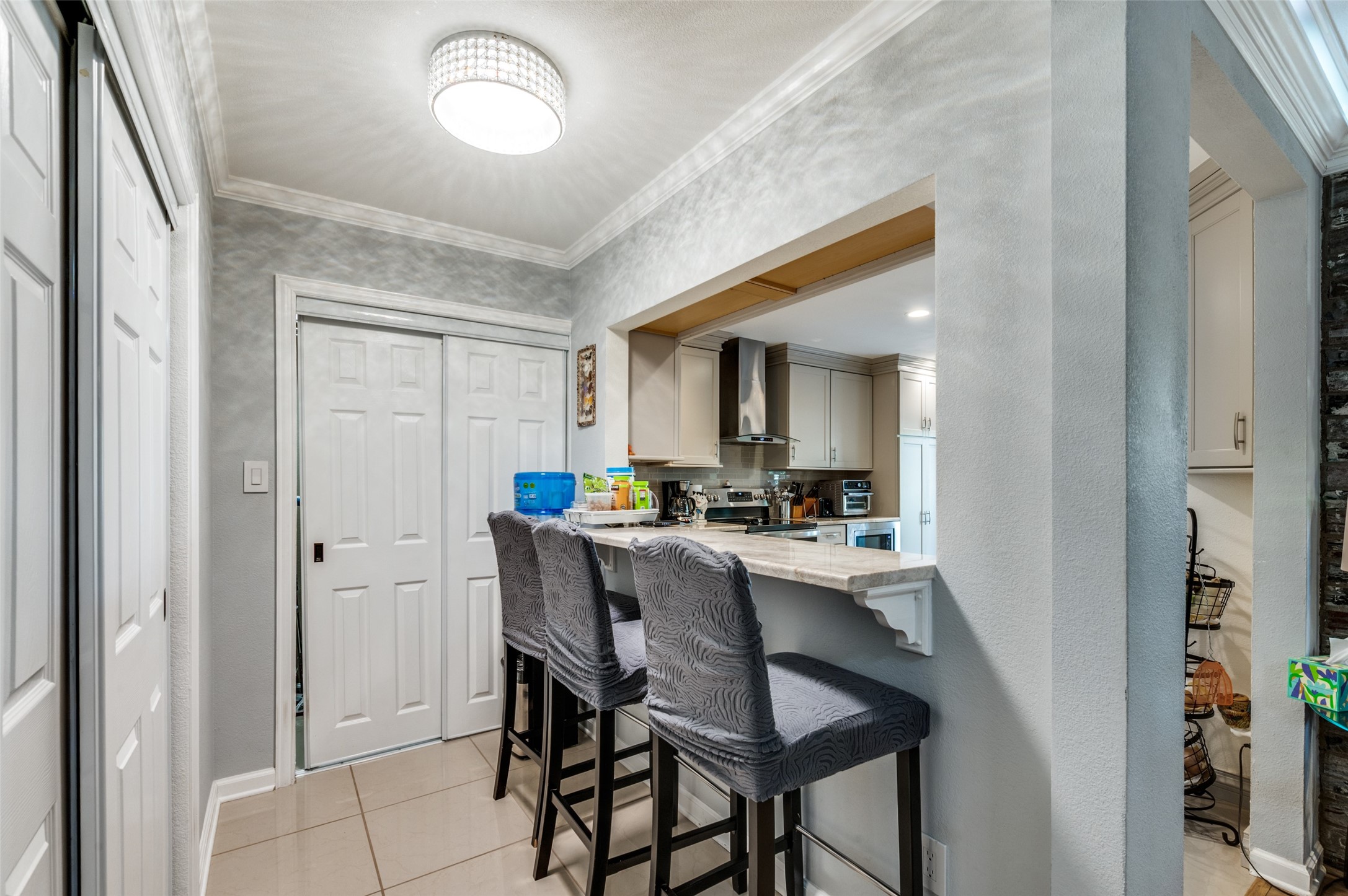 407 E Oakdale Street