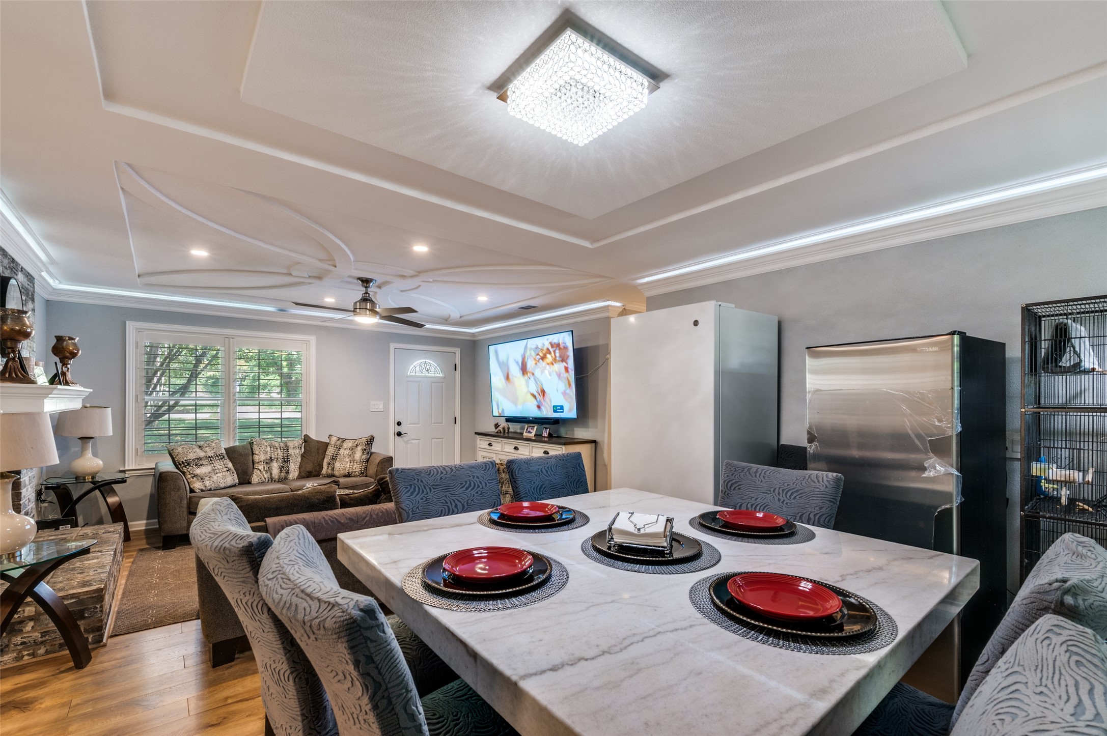 407 E Oakdale Street