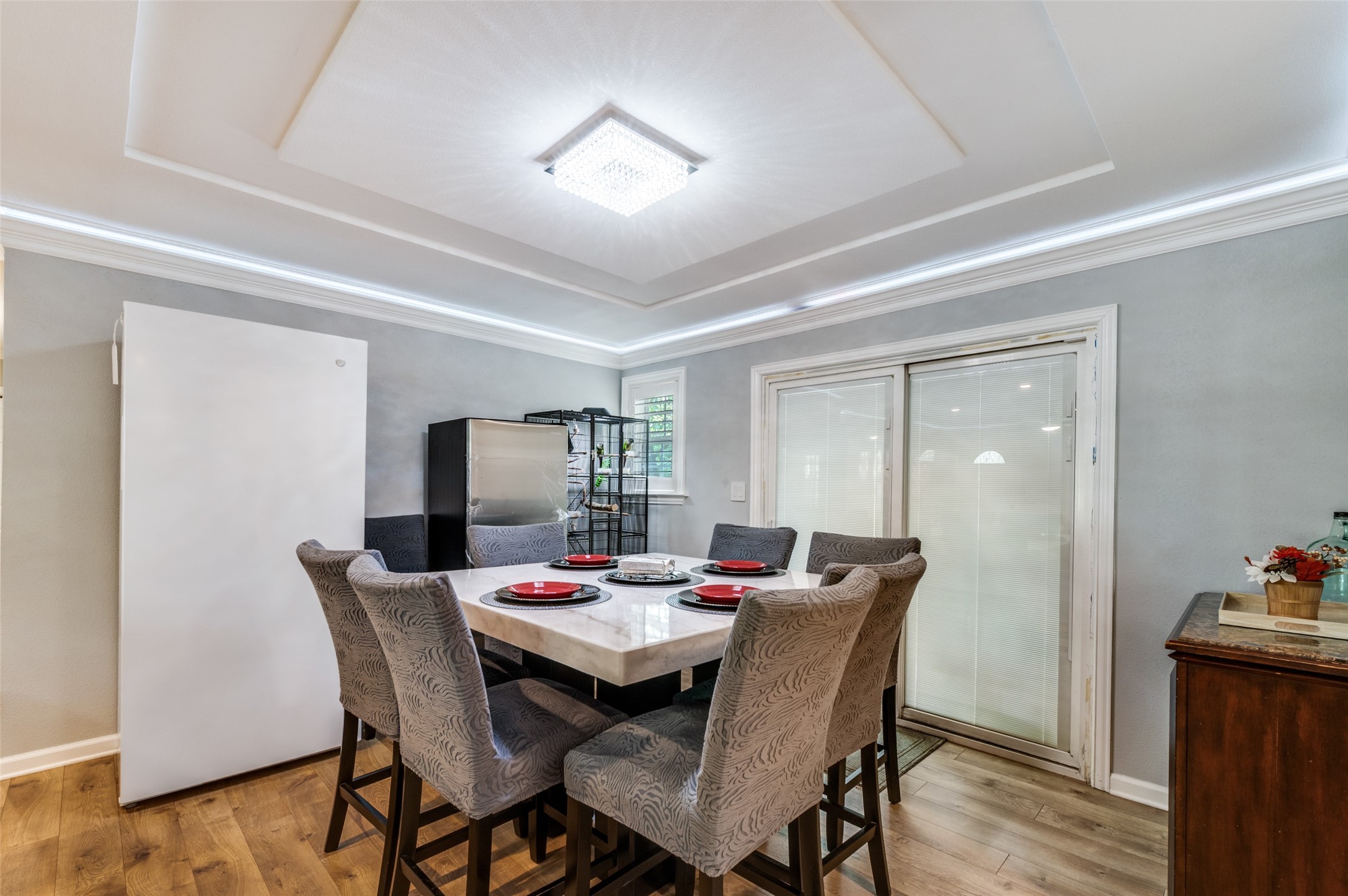 407 E Oakdale Street