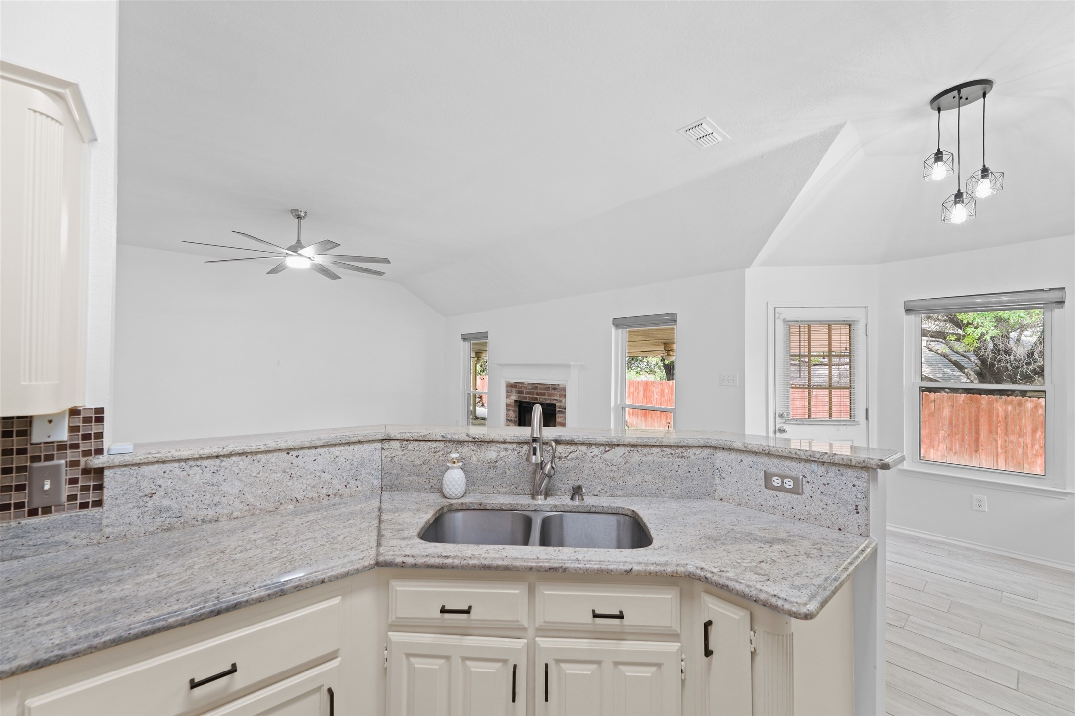 8009 Alamo Court
