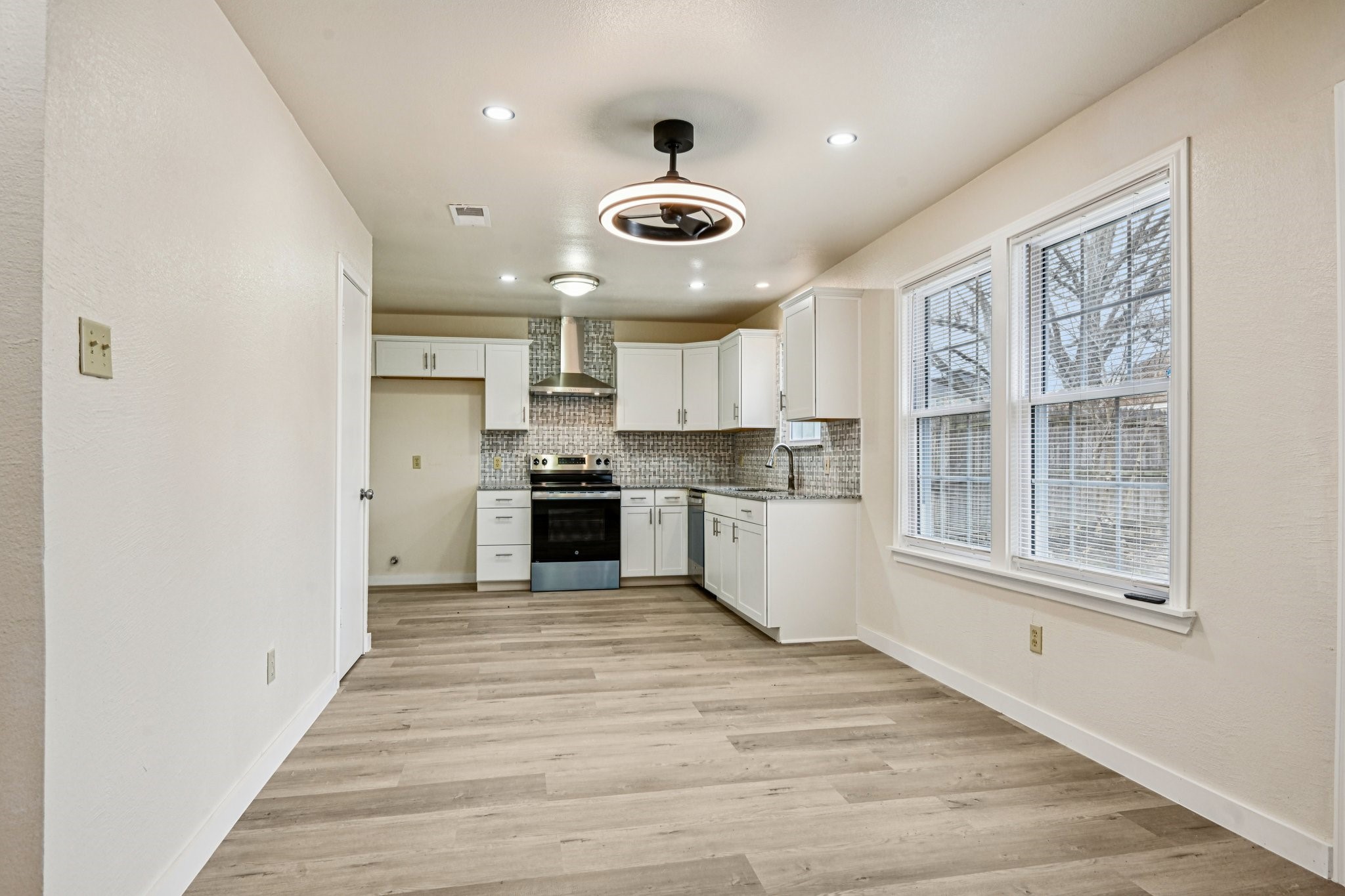 832 Cross Timbers Drive