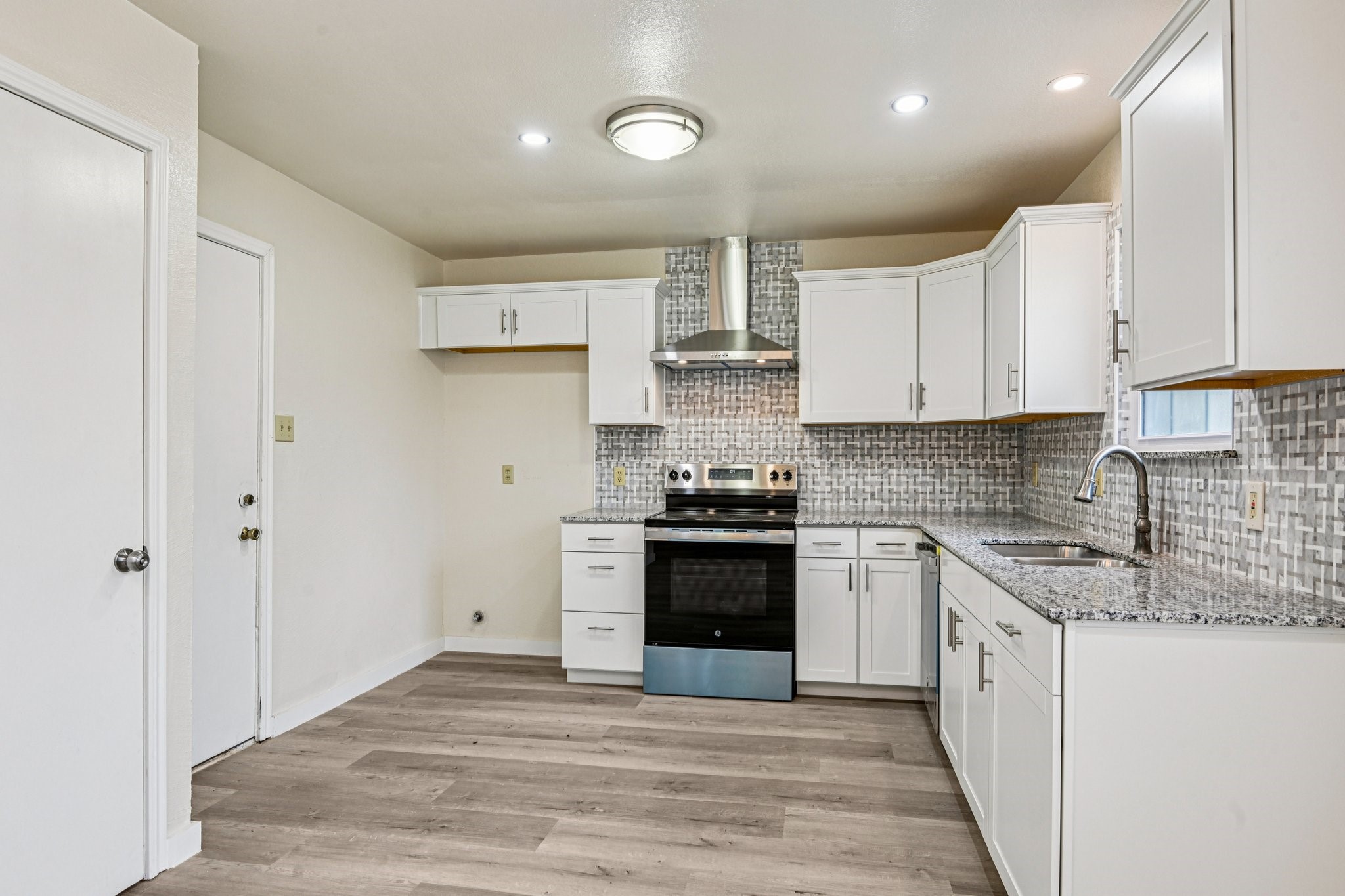 832 Cross Timbers Drive