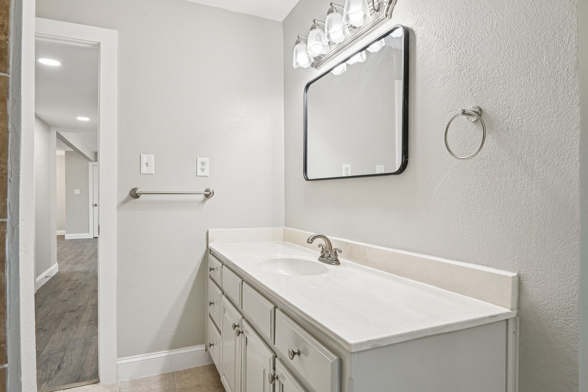 4350 Wedgmont Circle S