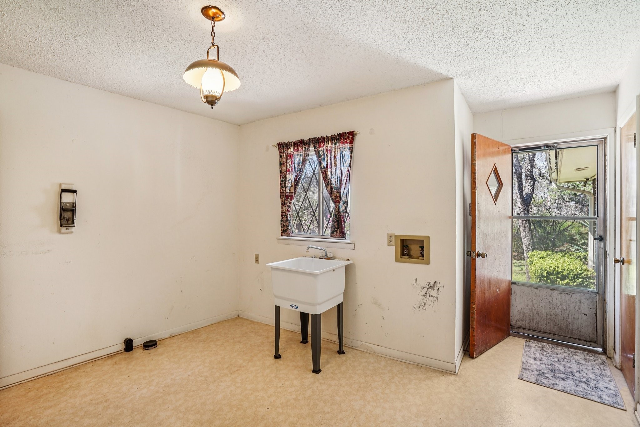 1215 Hill City Drive