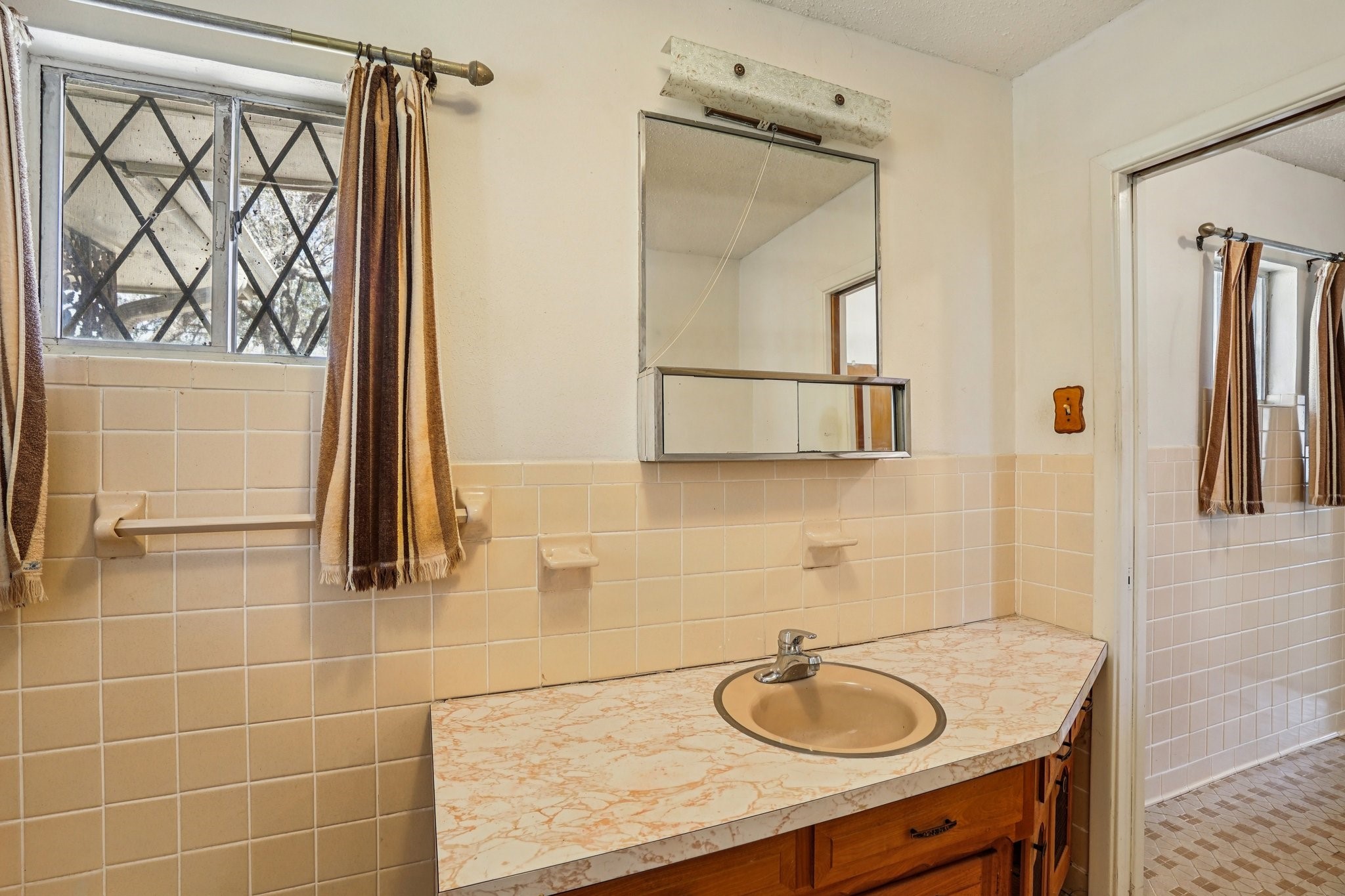 1215 Hill City Drive