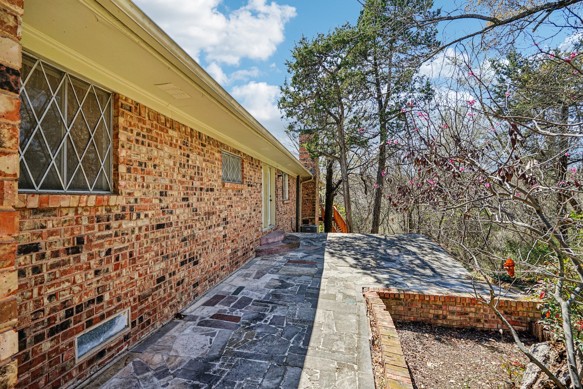 1215 Hill City Drive