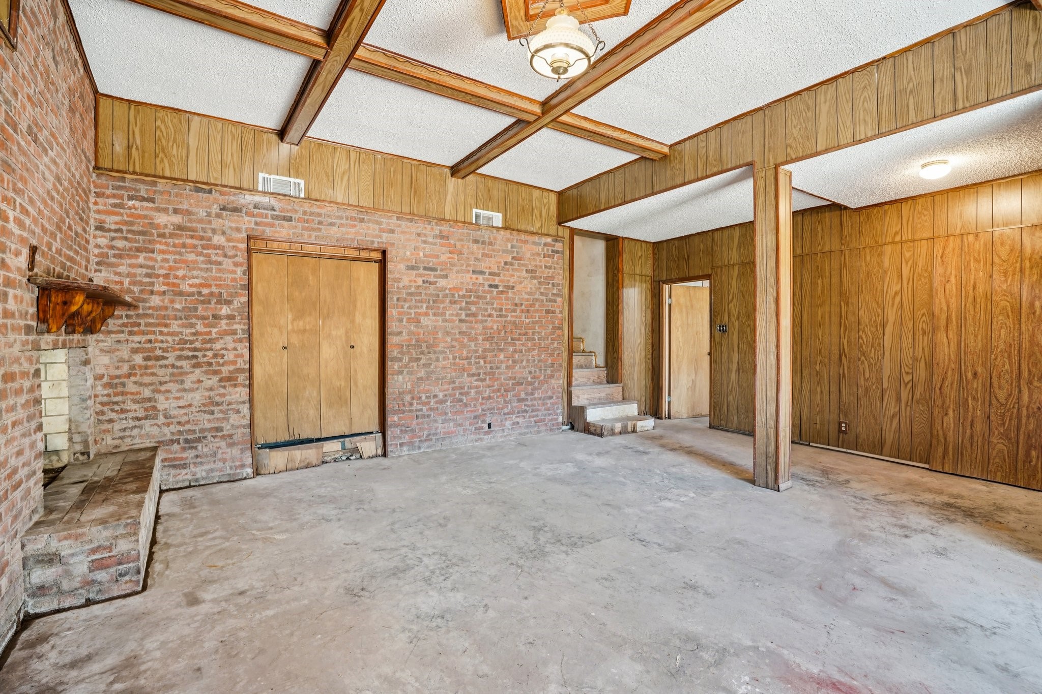 1215 Hill City Drive