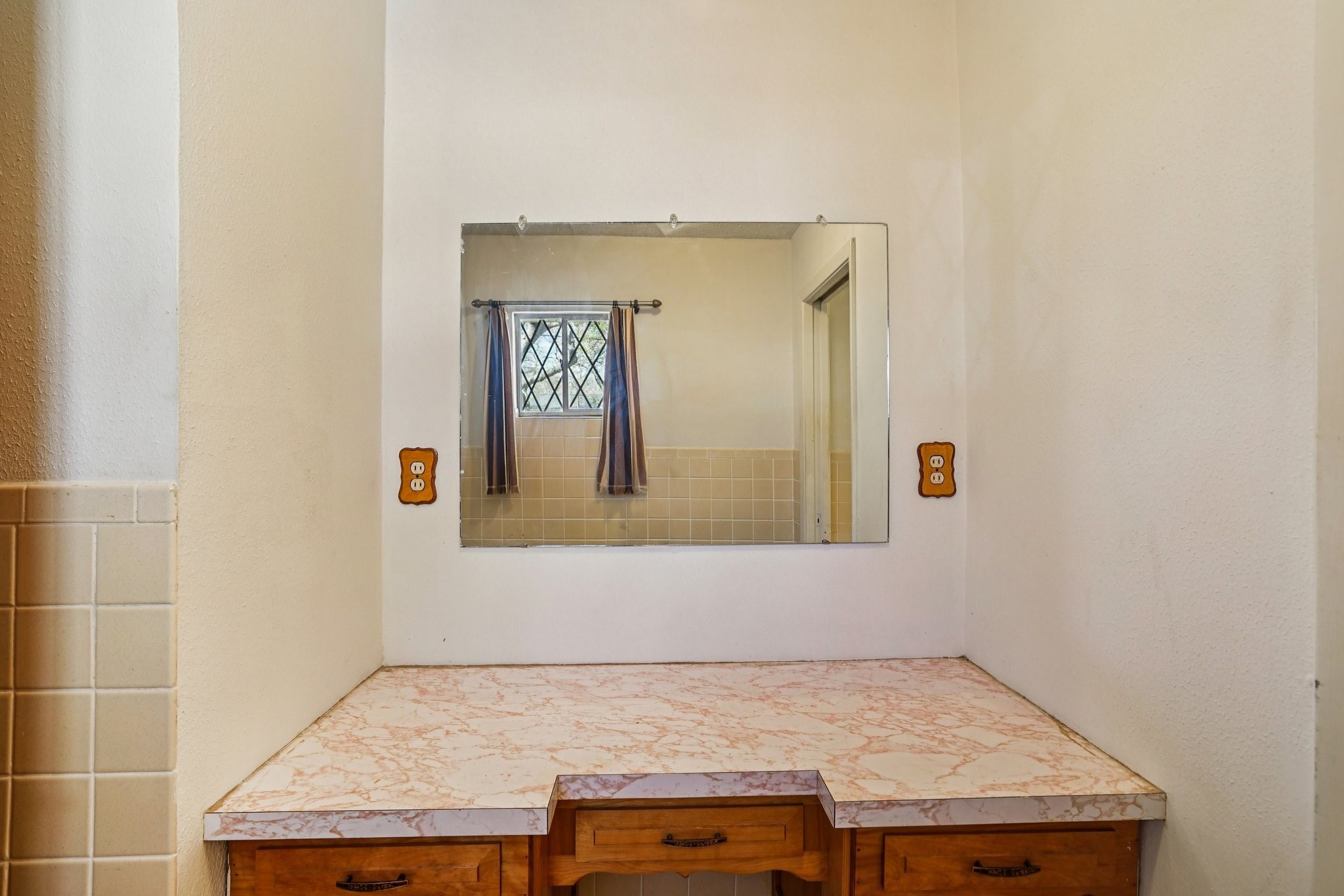 1215 Hill City Drive