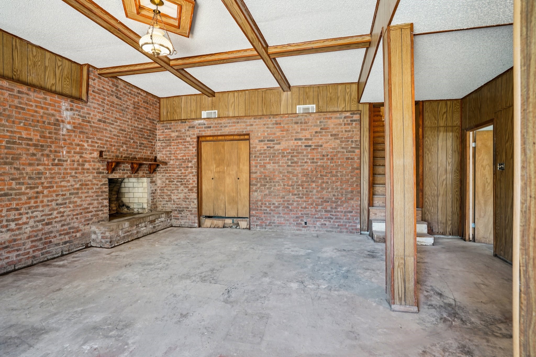 1215 Hill City Drive