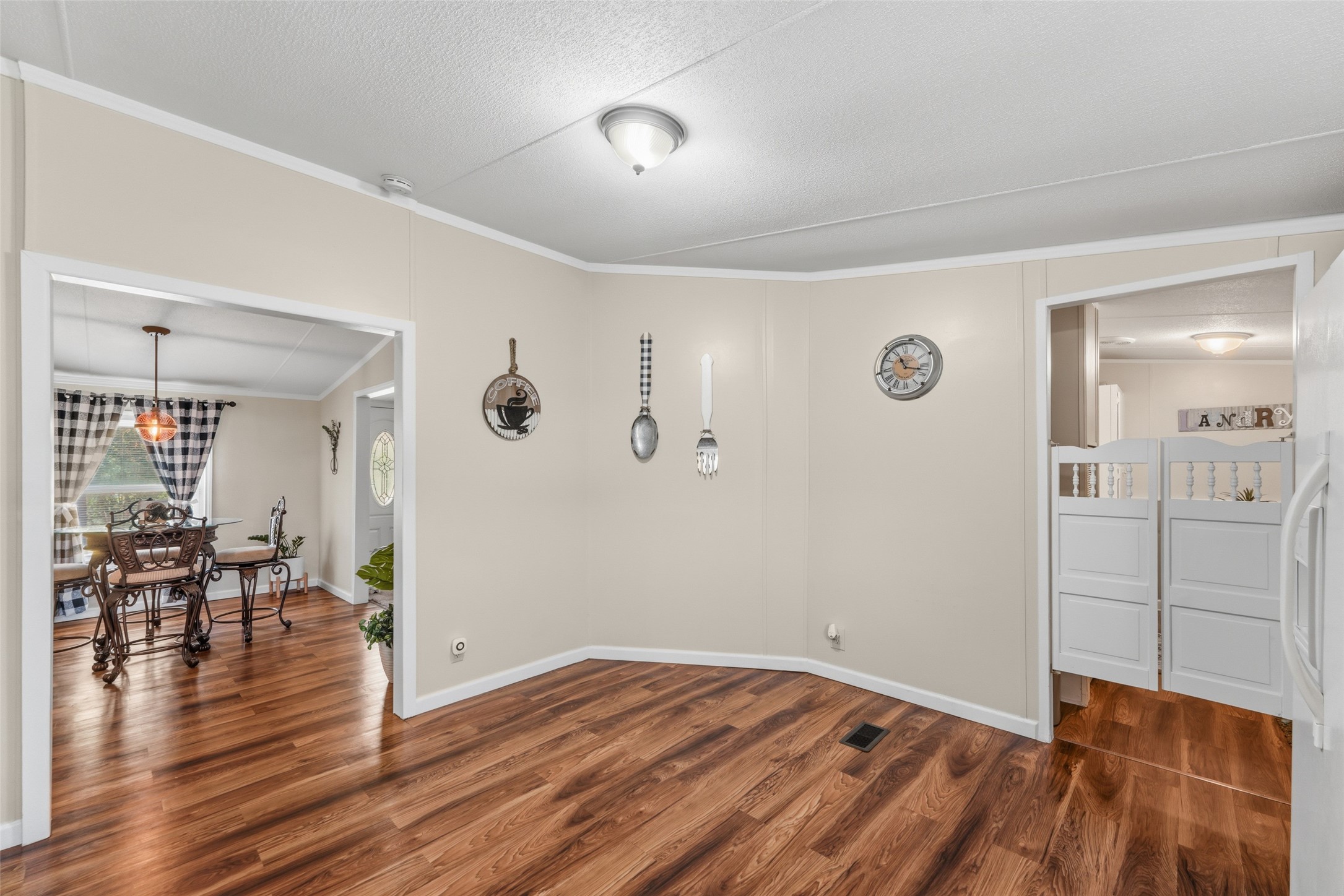 542 Private Road 4906