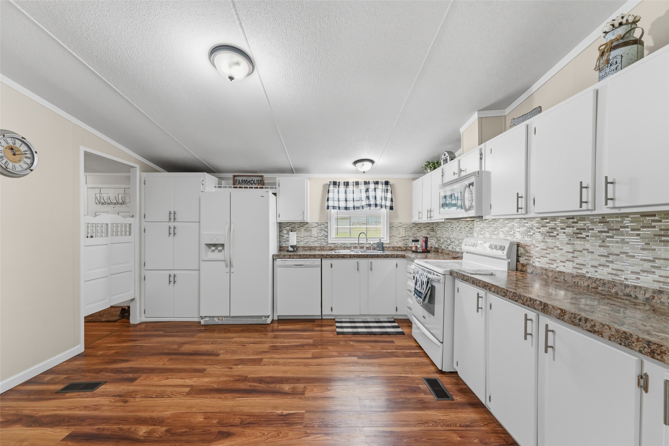 542 Private Road 4906