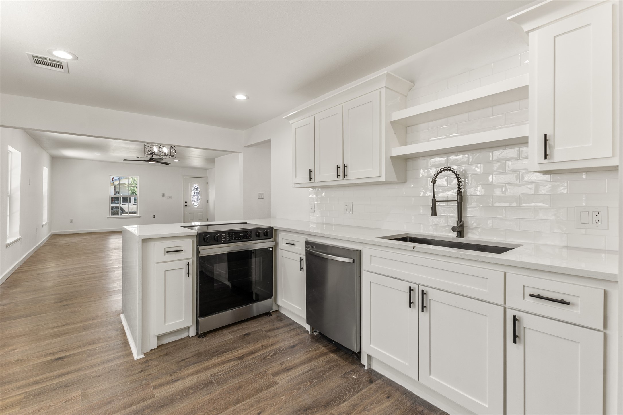 2911 S Denley