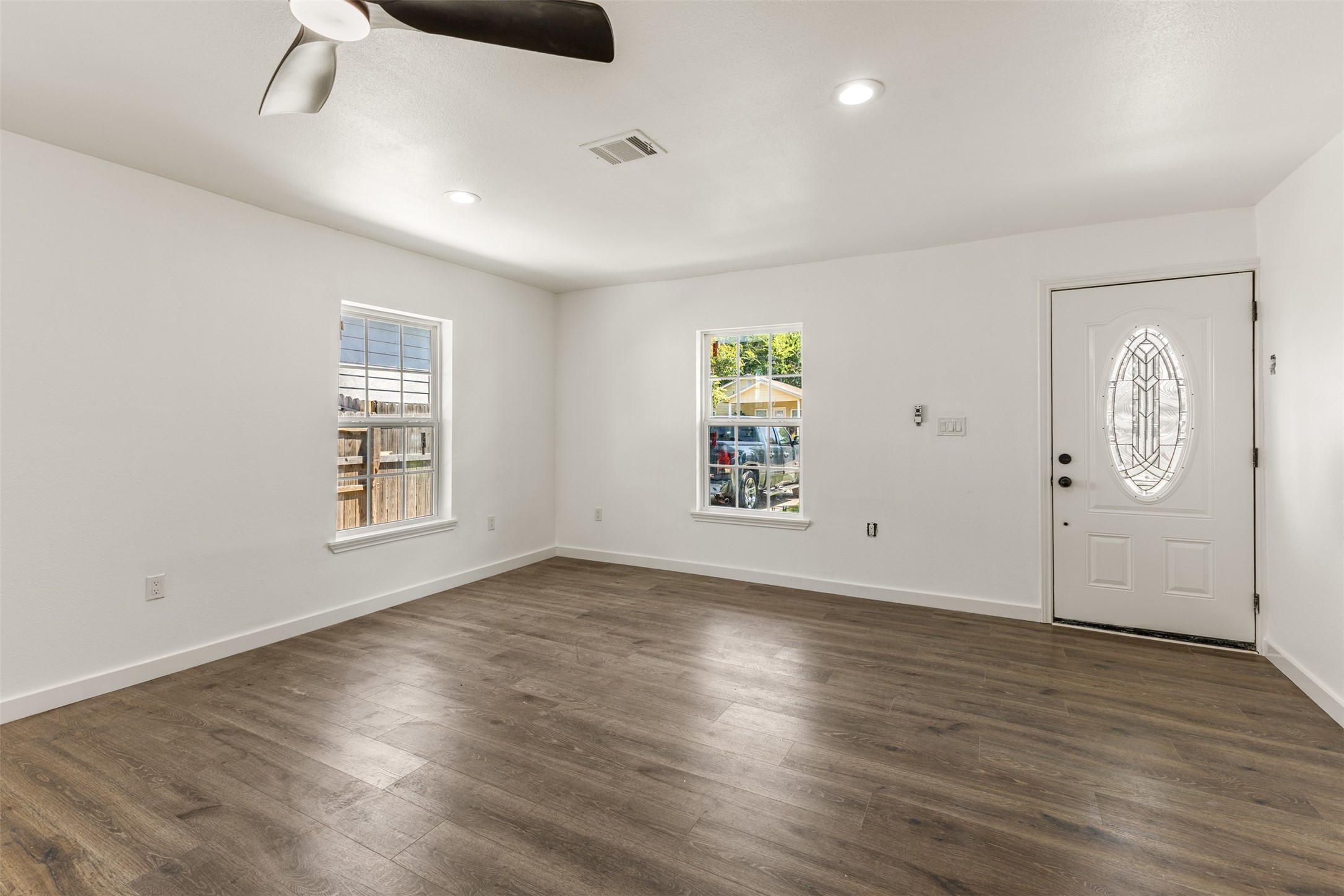 2911 S Denley