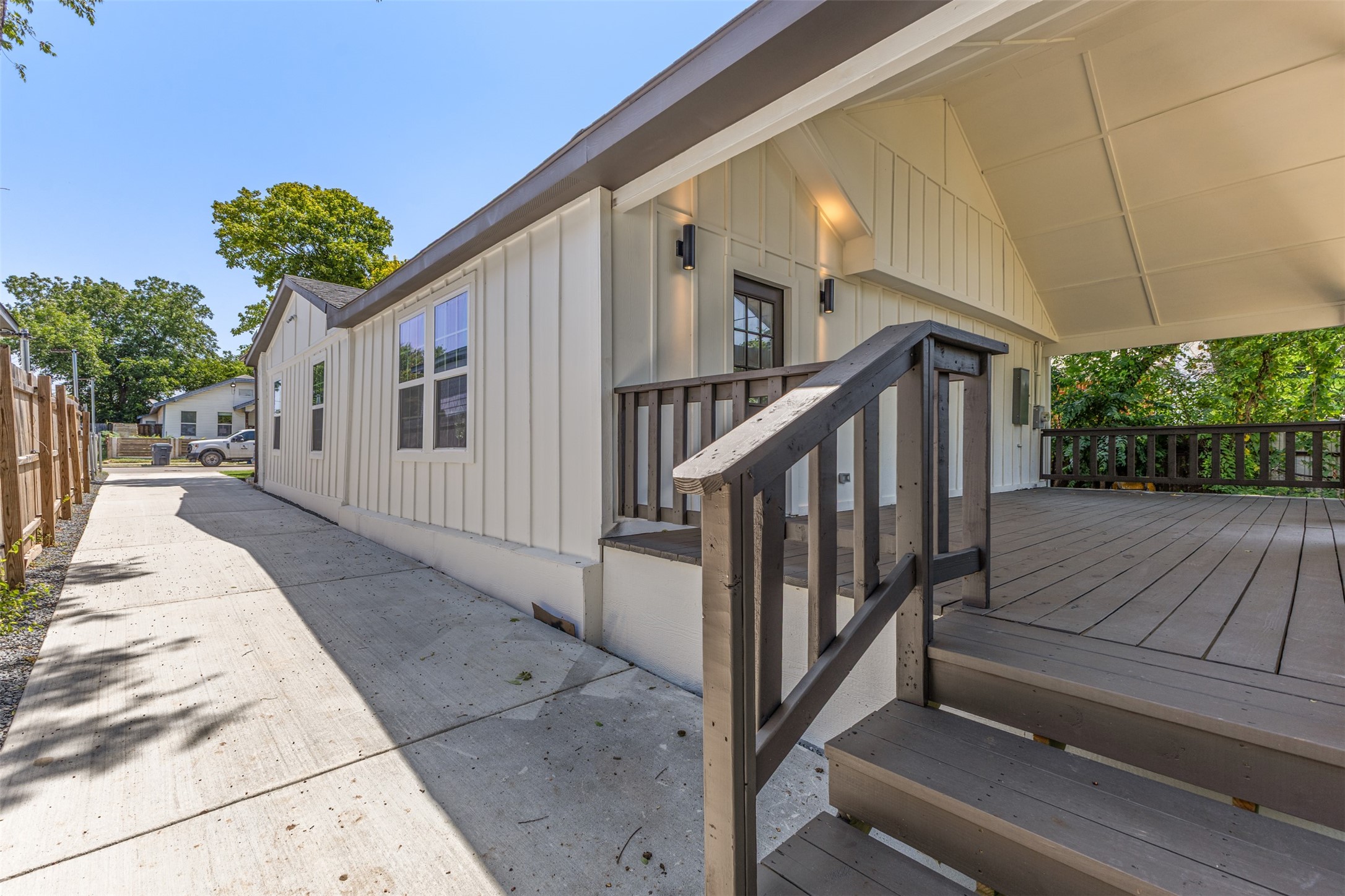 2911 S Denley