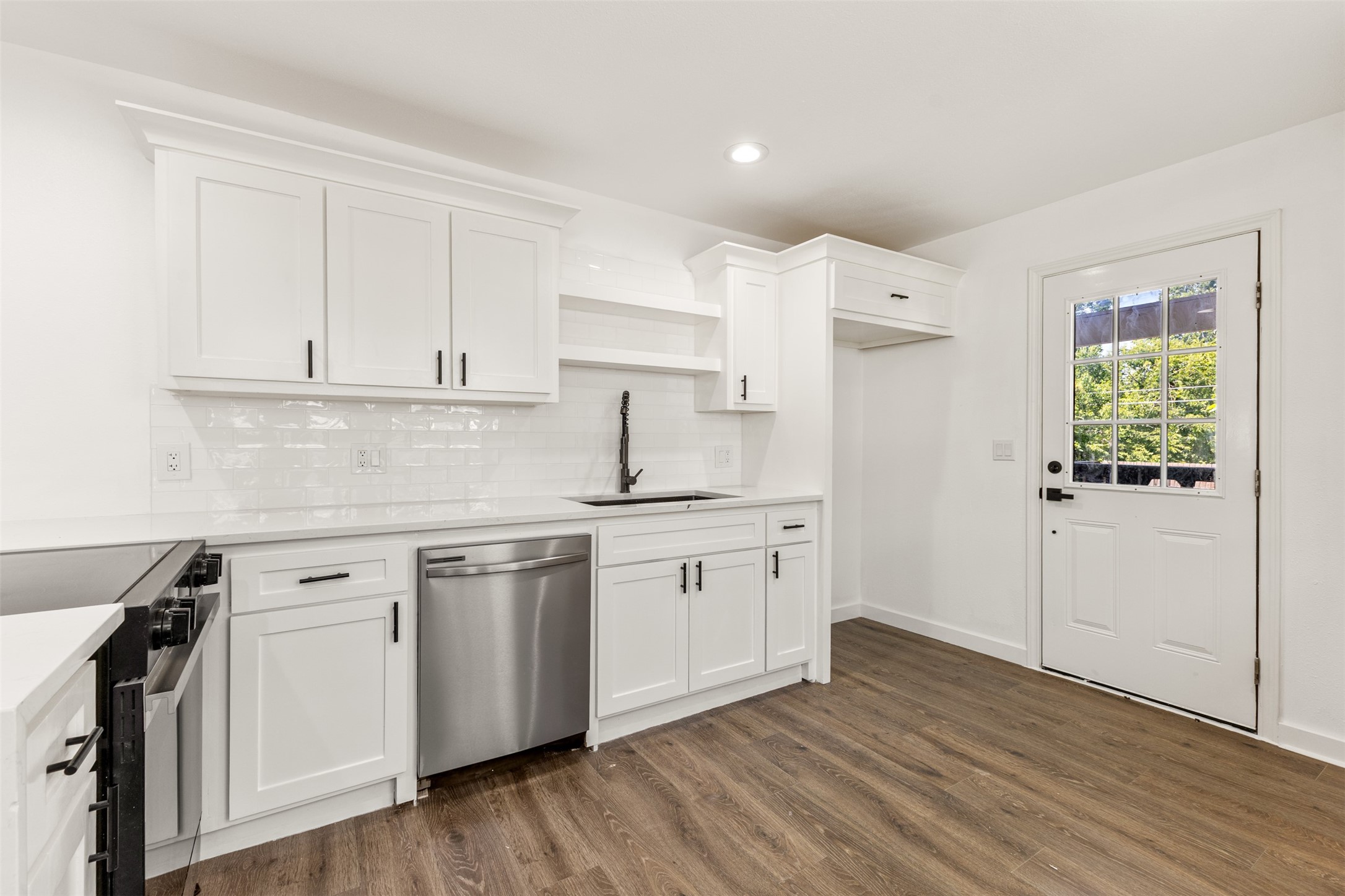 2911 S Denley