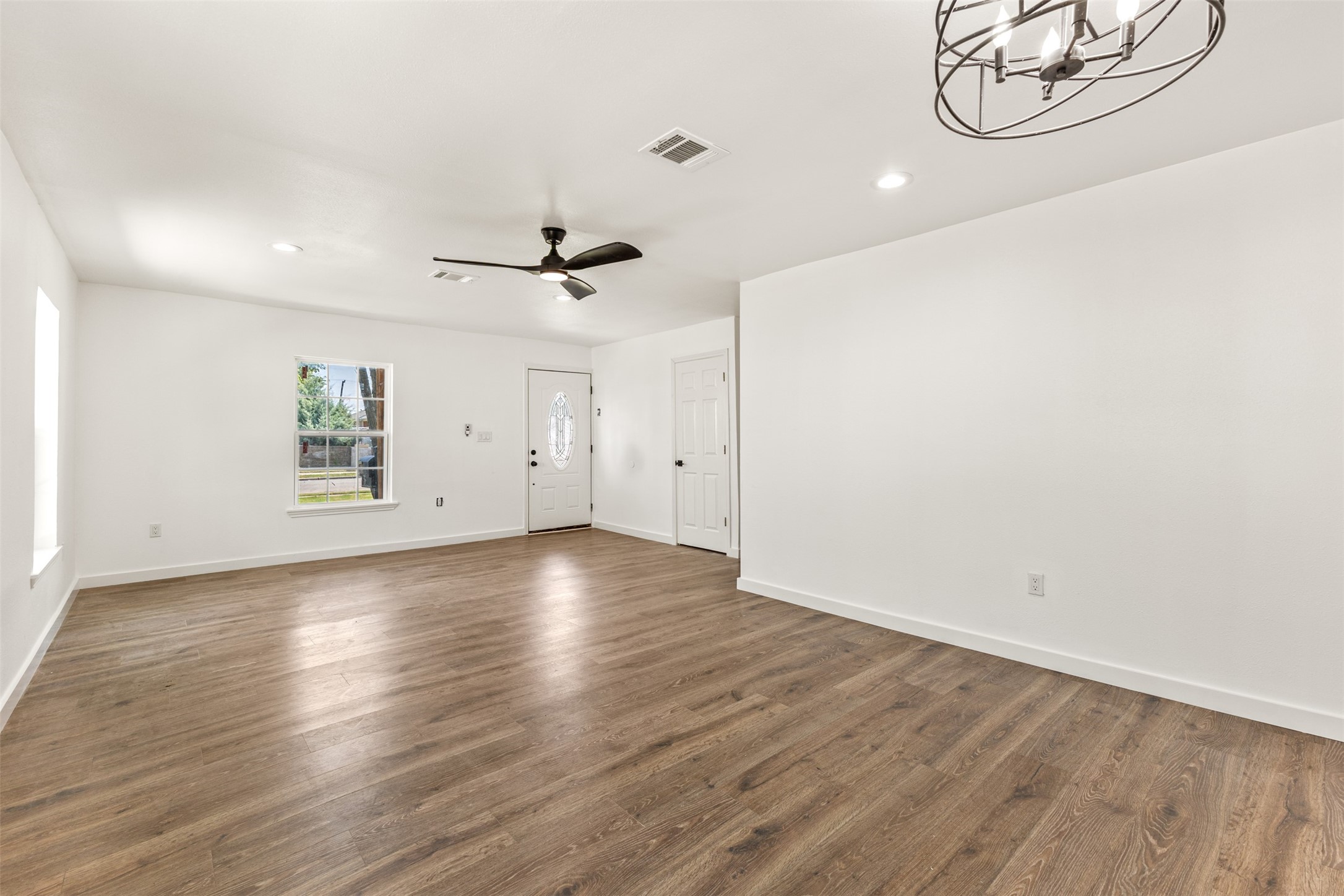 2911 S Denley