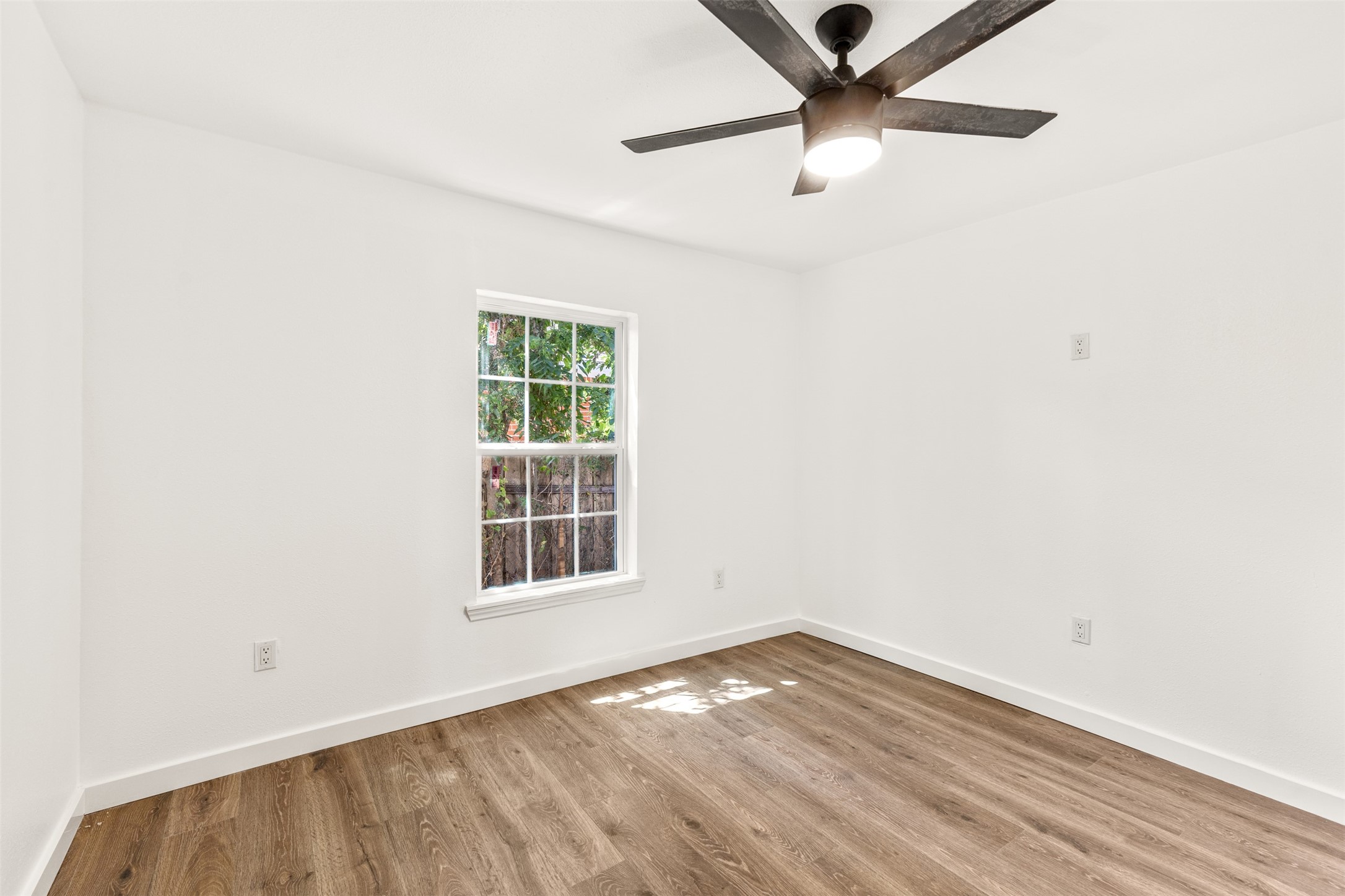 2911 S Denley