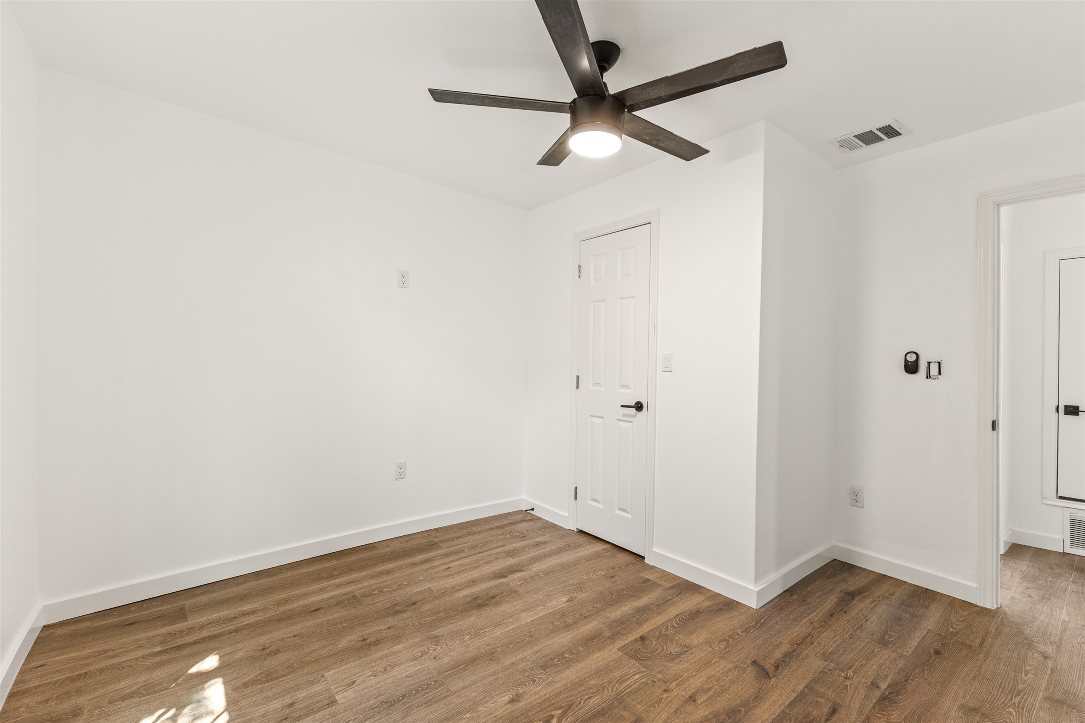 2911 S Denley