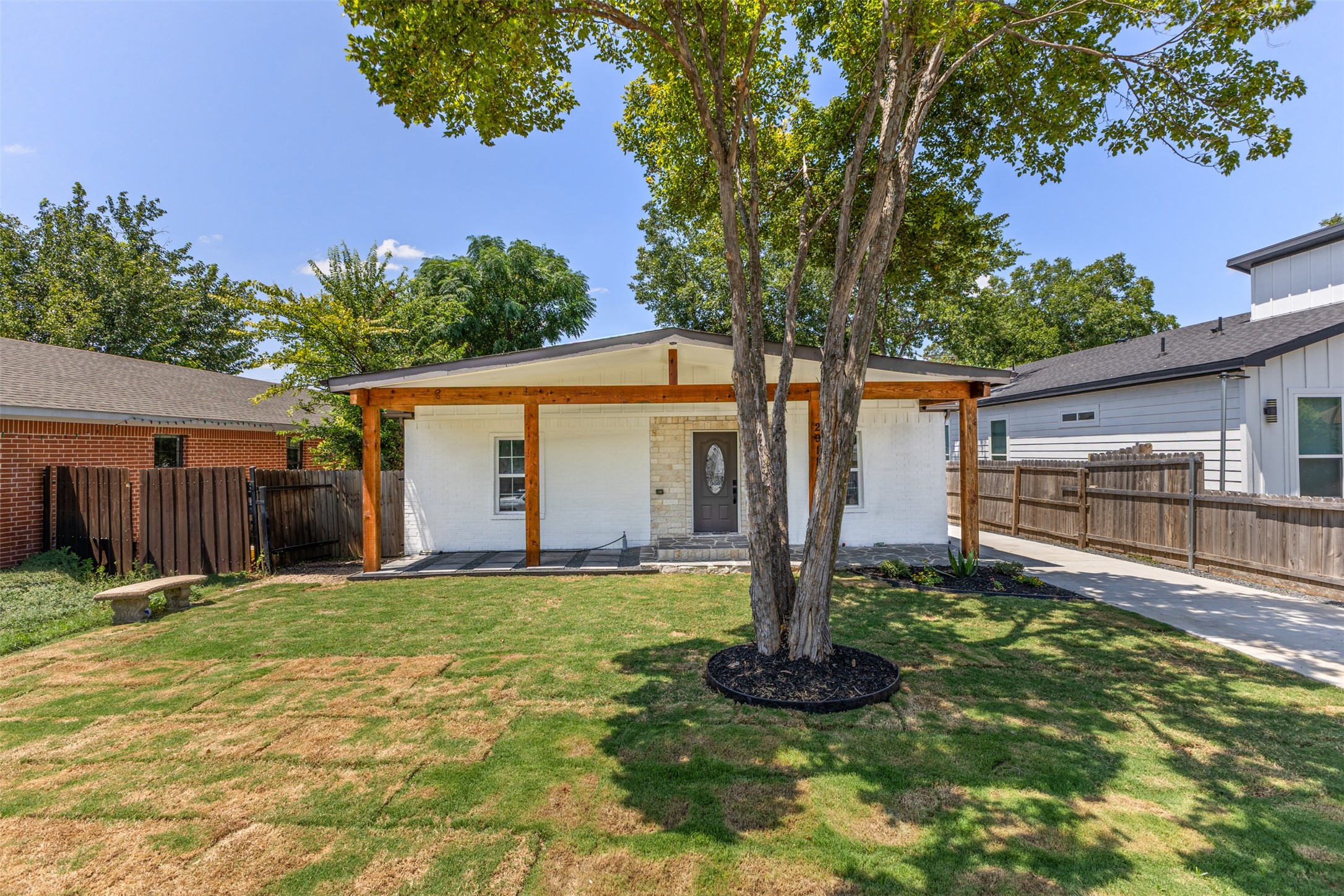 2911 S Denley