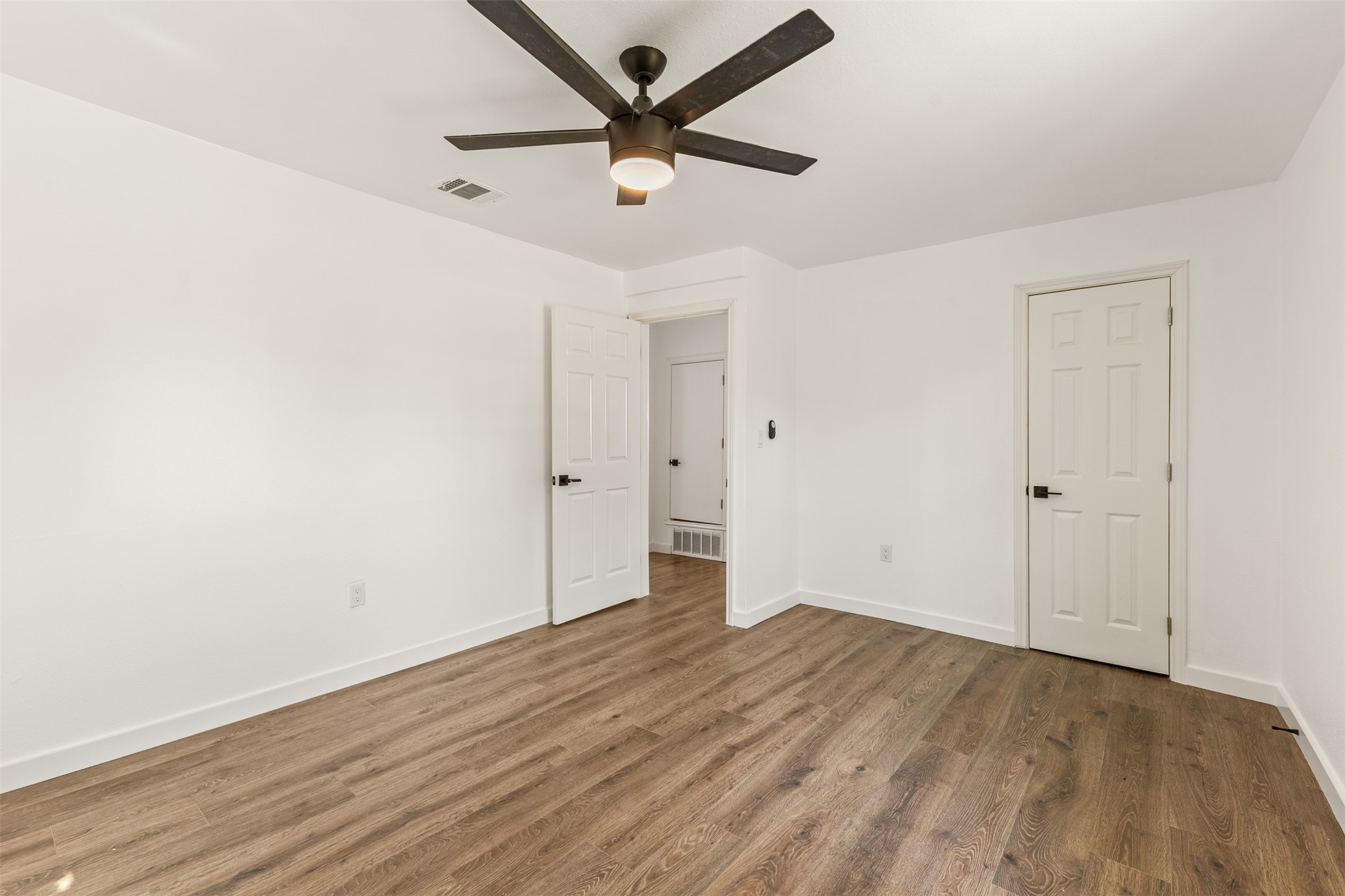 2911 S Denley