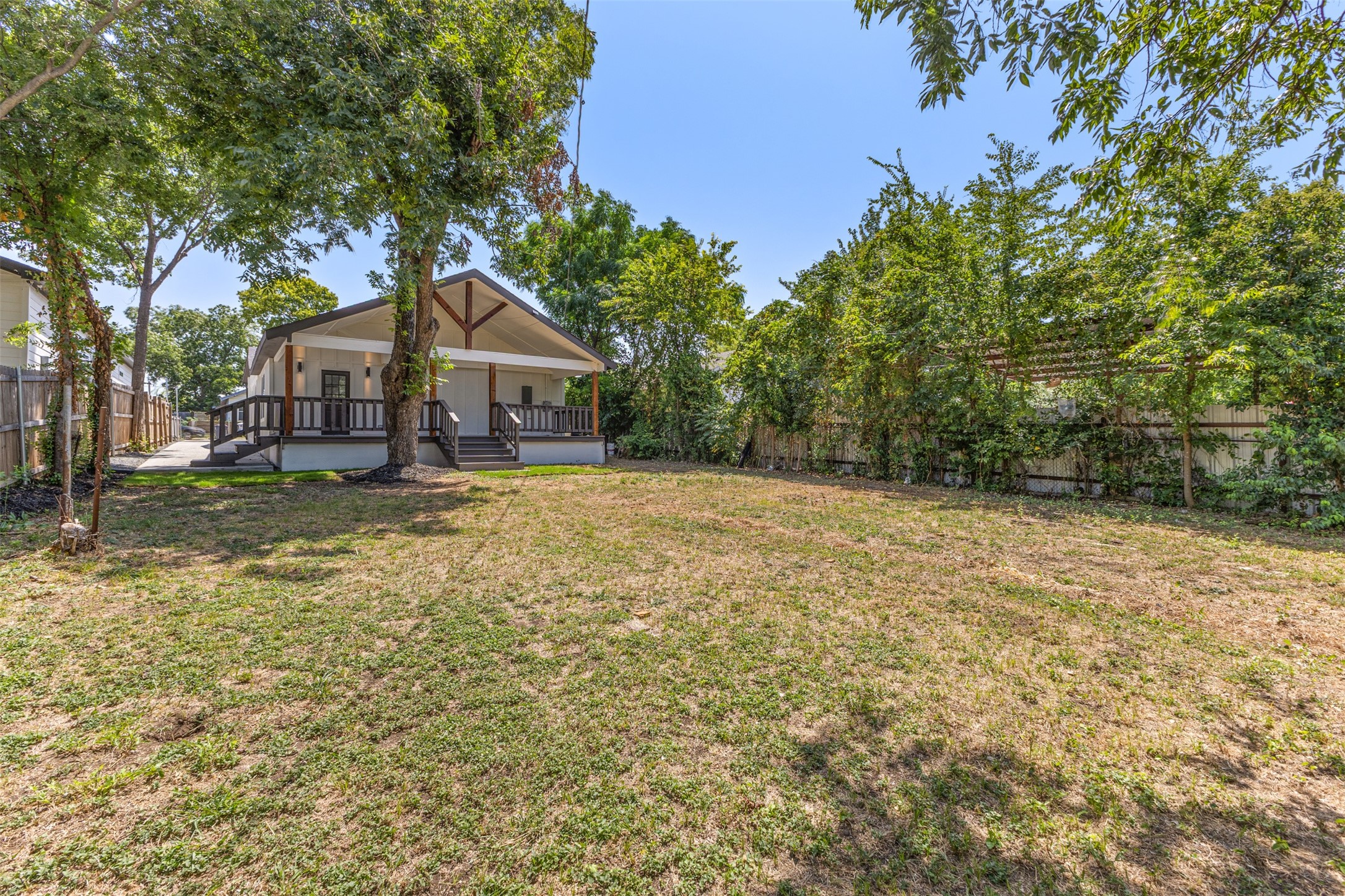 2911 S Denley