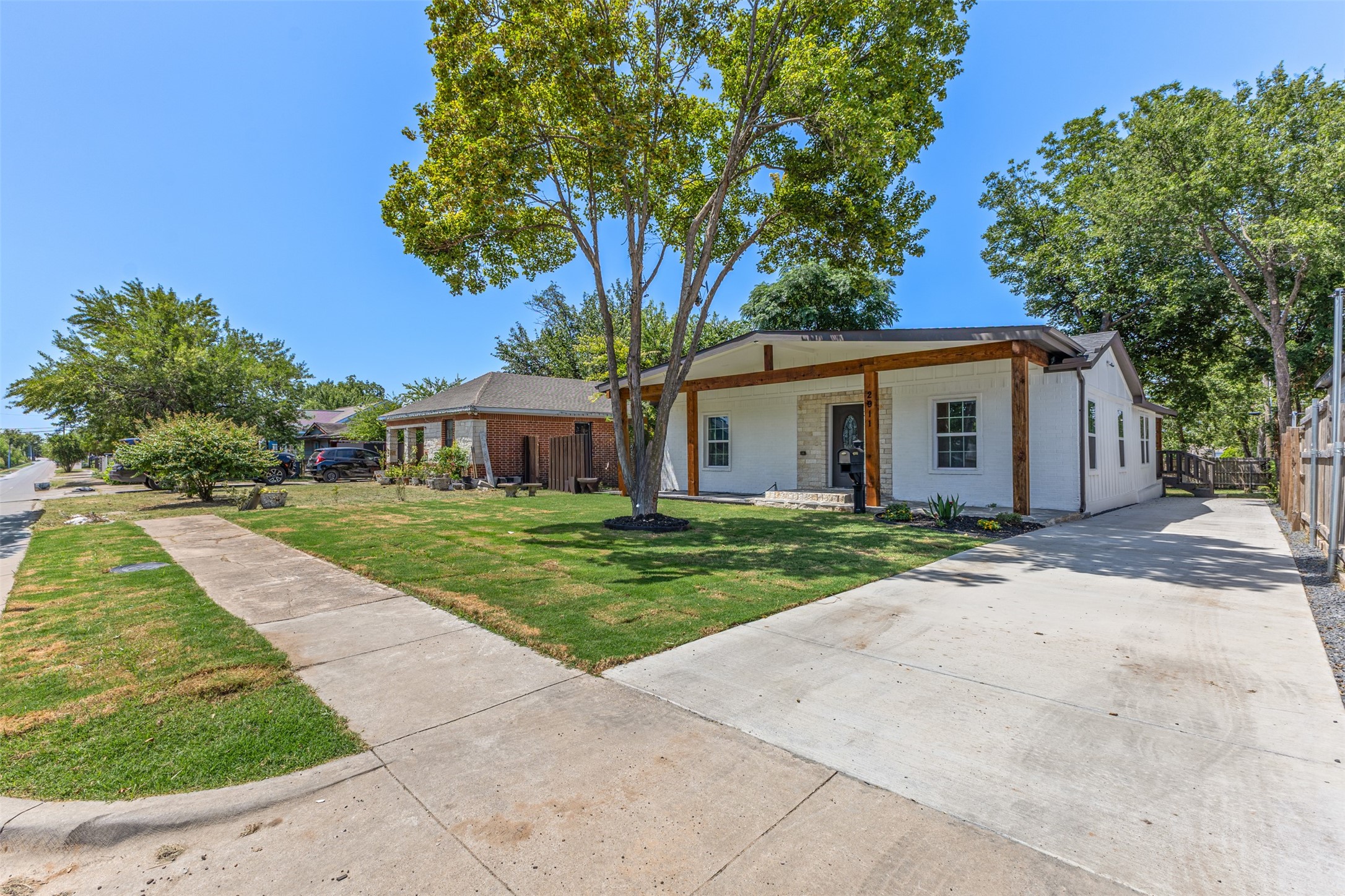 2911 S Denley