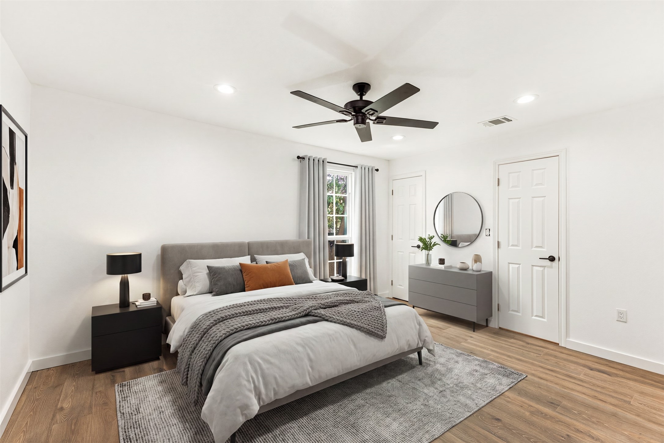 2911 S Denley