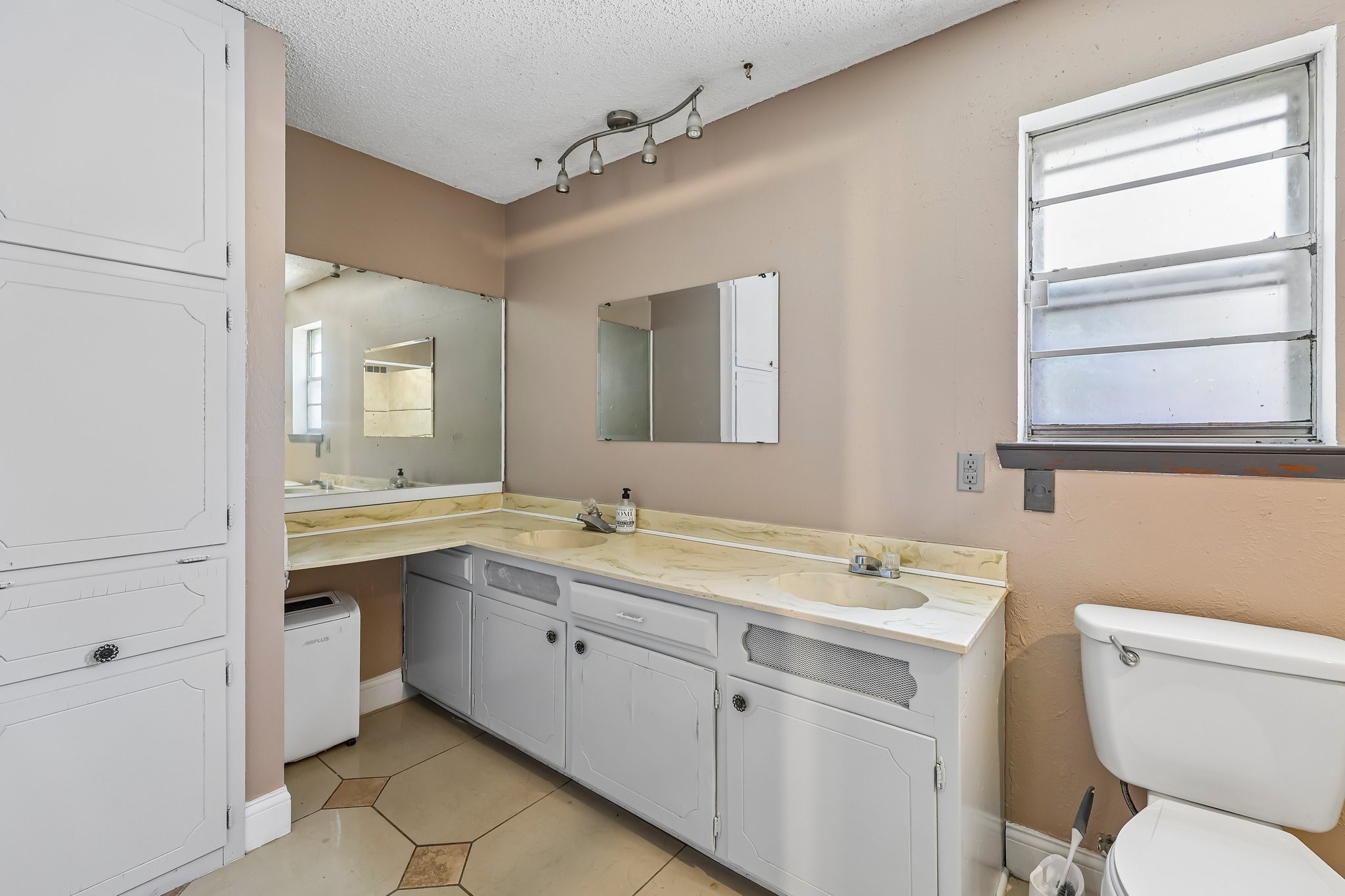 2450 S Burleson Boulevard