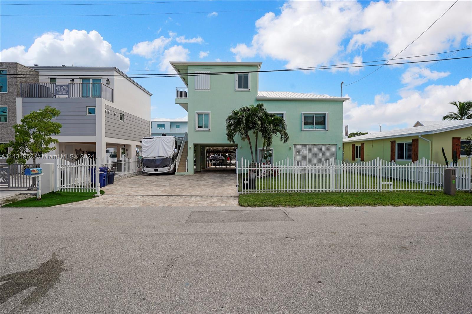 706 Grouper Ln