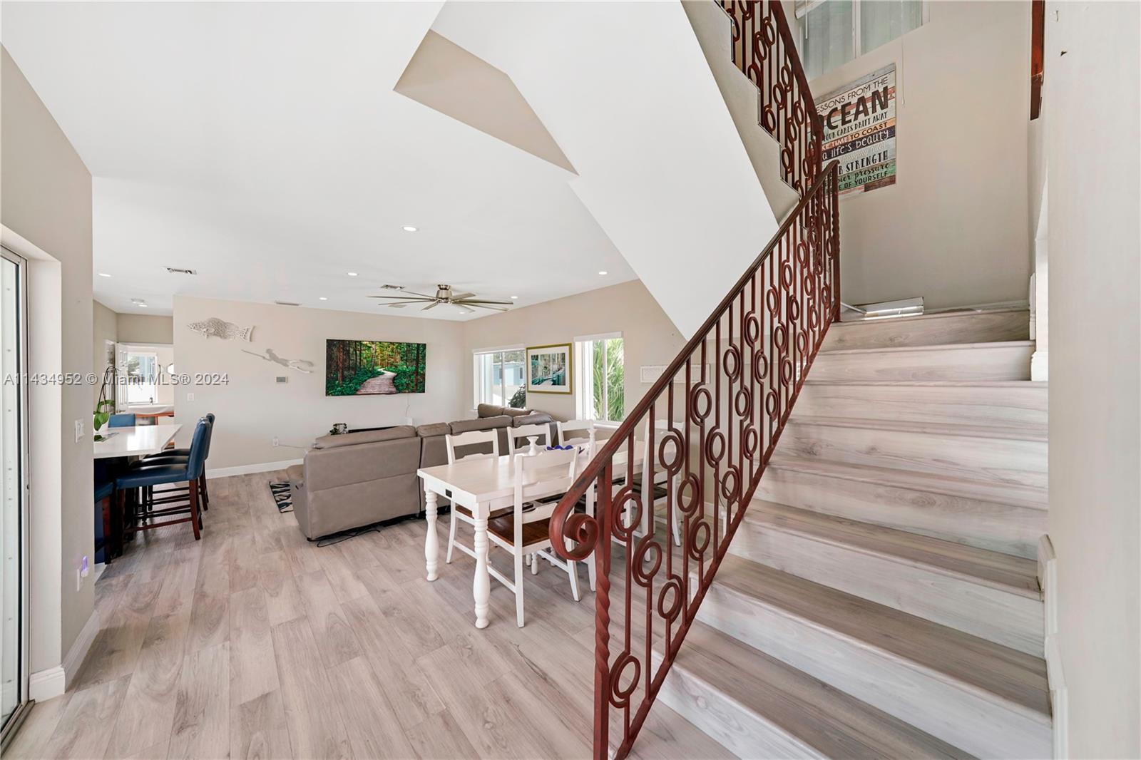 706 Grouper Ln