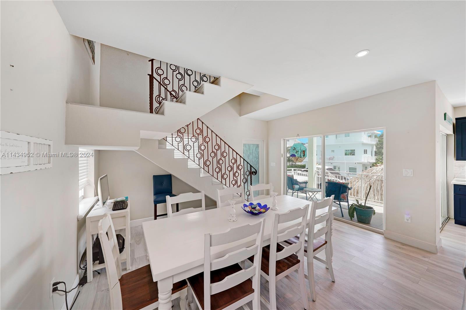 706 Grouper Ln