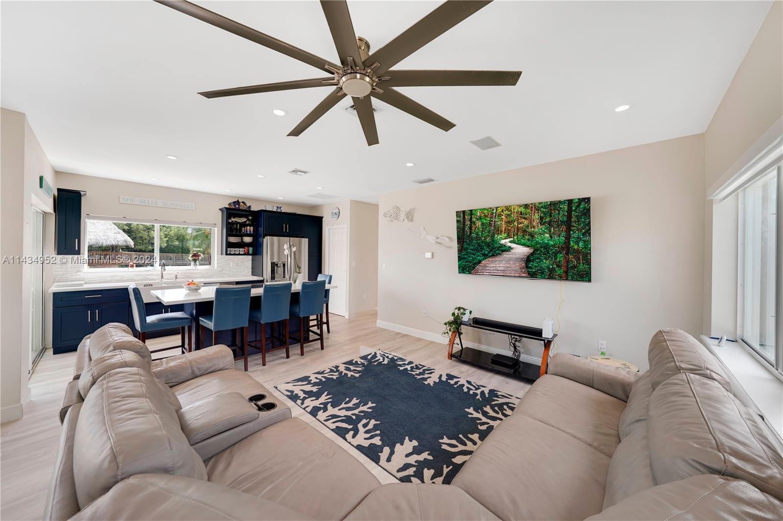 706 Grouper Ln