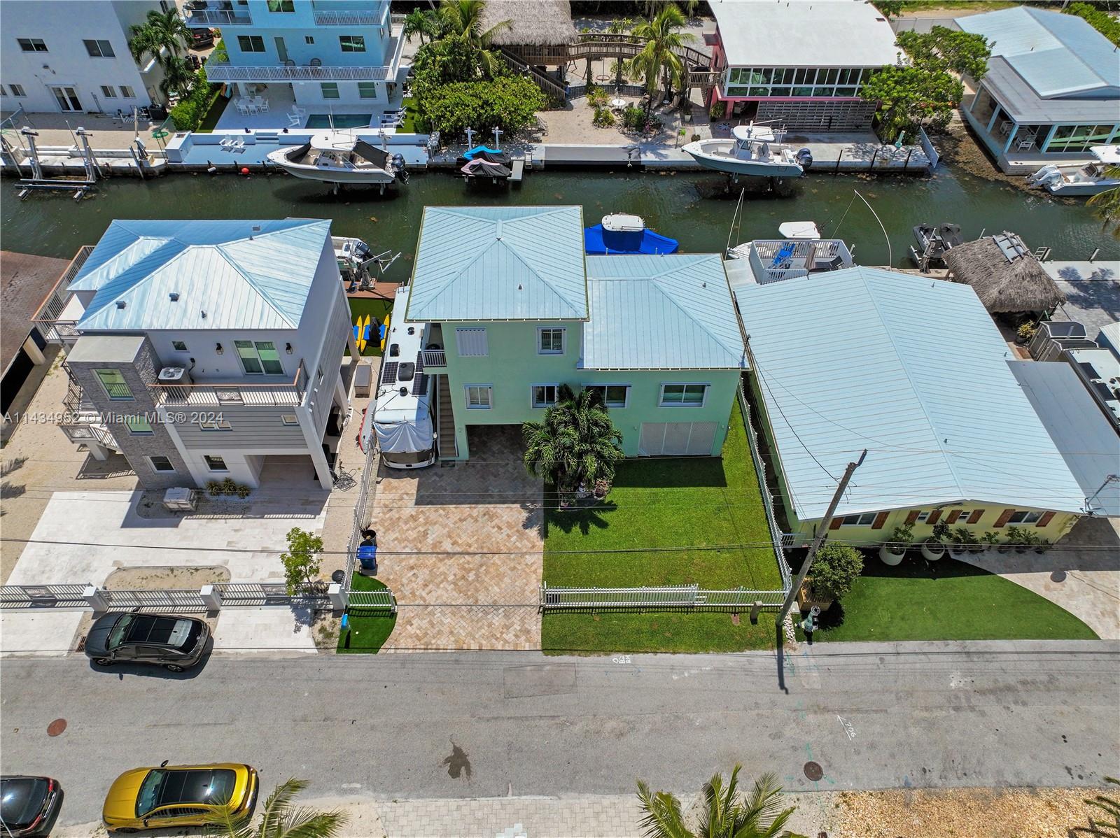 706 Grouper Ln