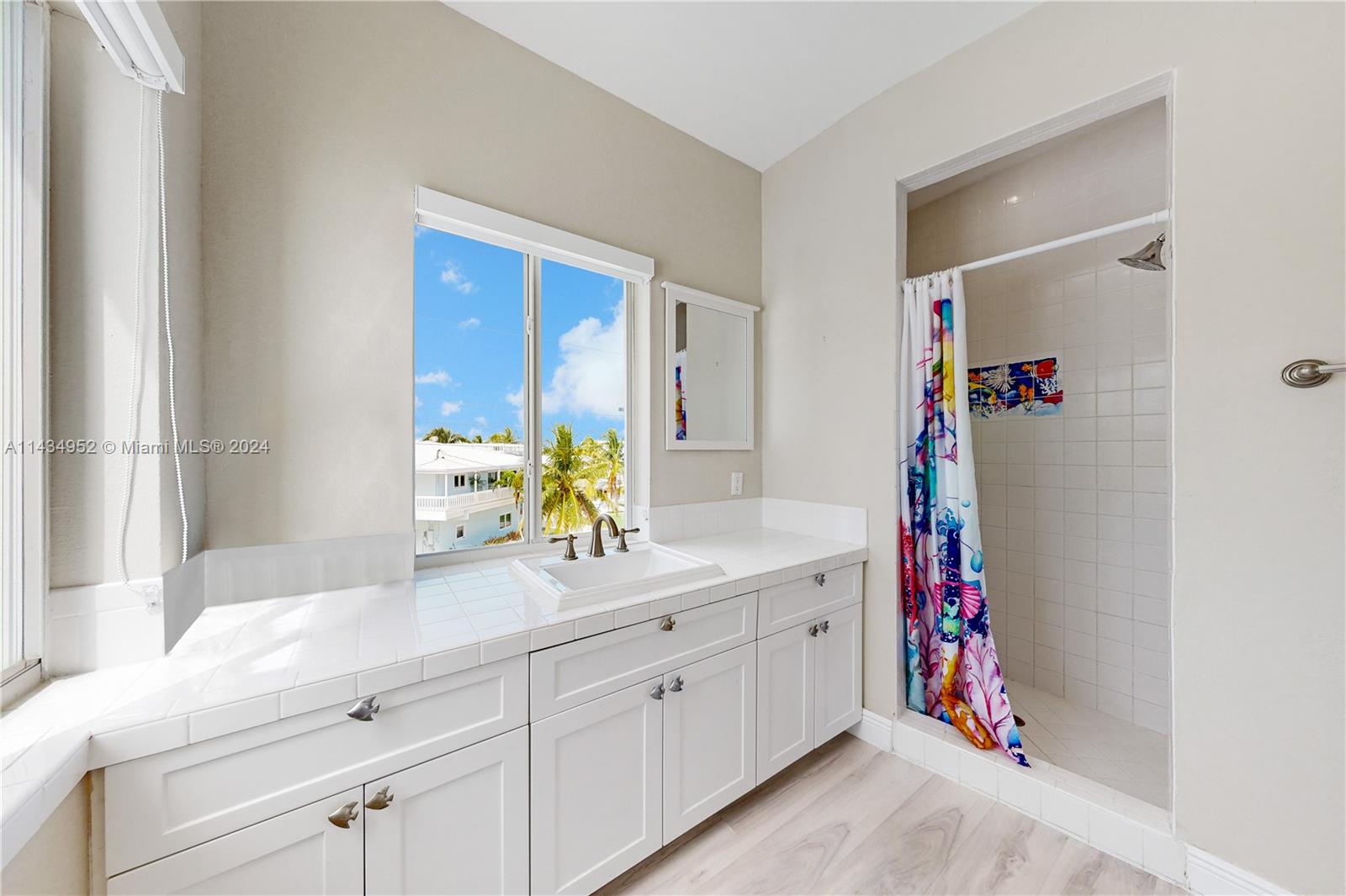 706 Grouper Ln