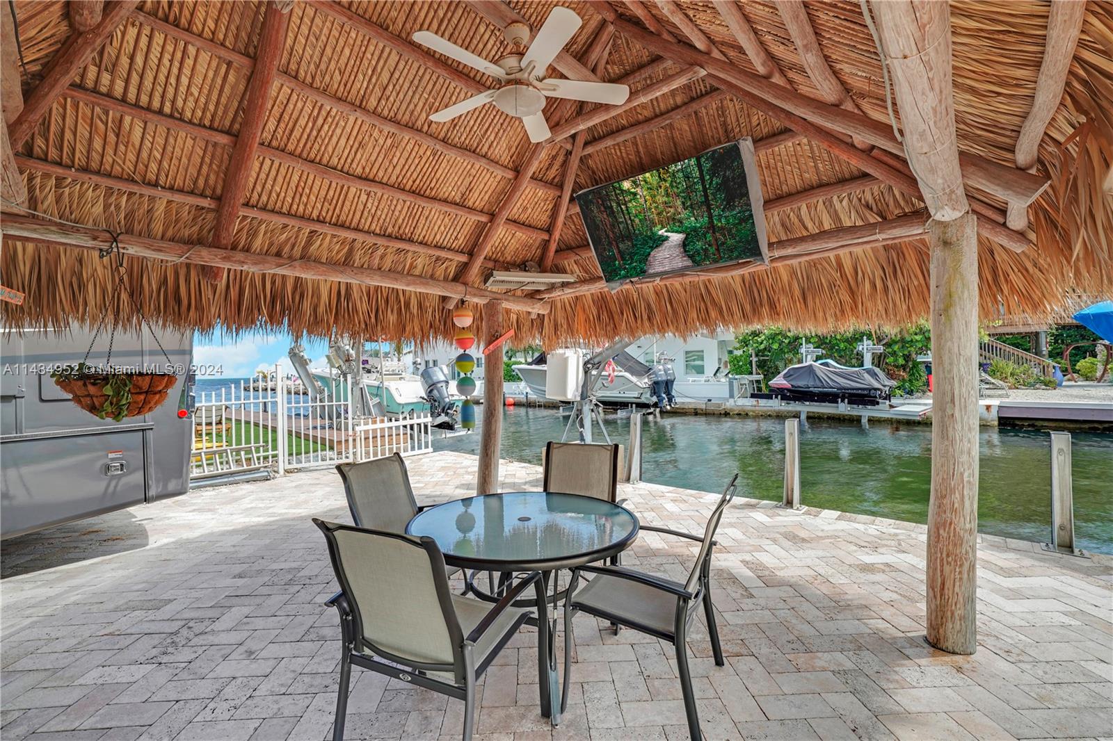 706 Grouper Ln