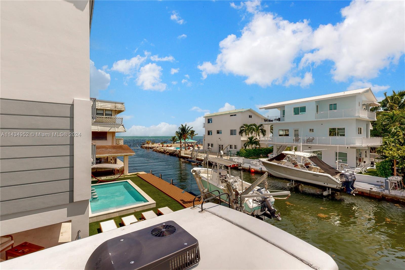 706 Grouper Ln