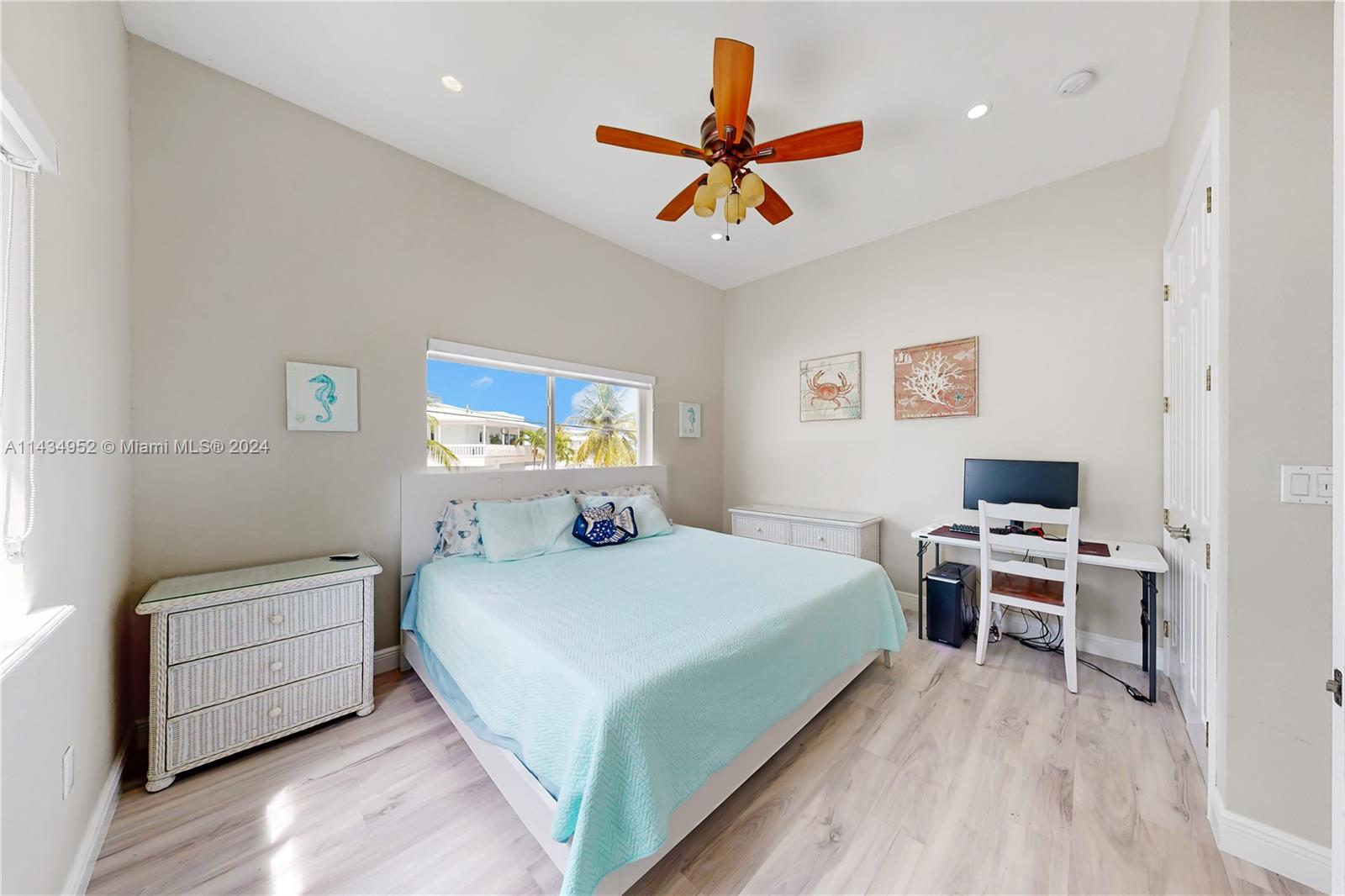 706 Grouper Ln