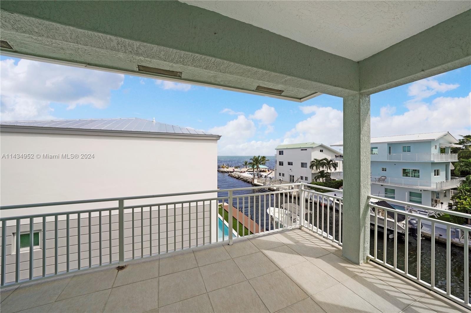 706 Grouper Ln