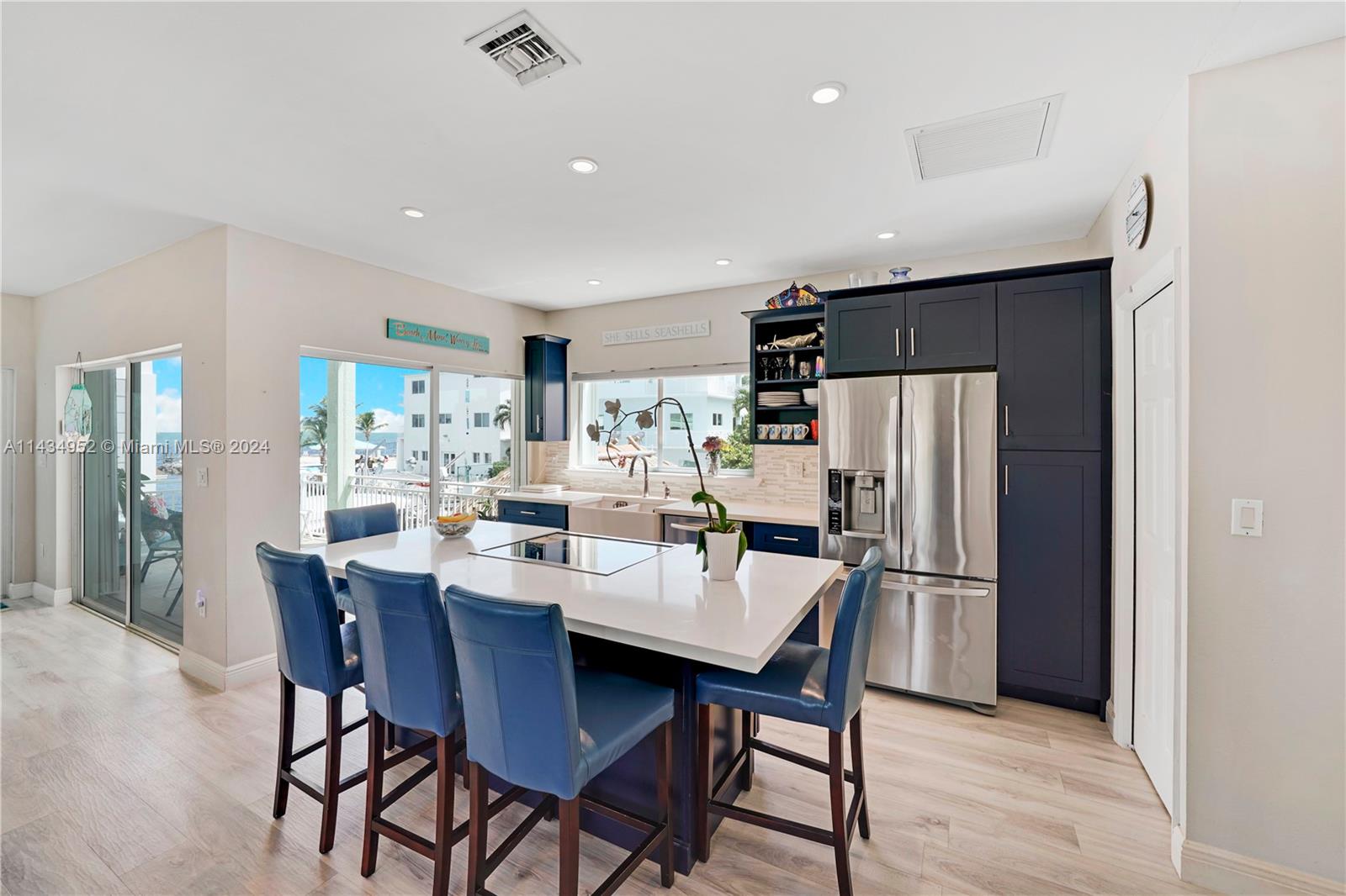 706 Grouper Ln