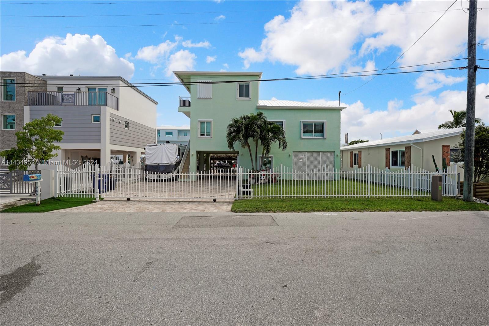 706 Grouper Ln