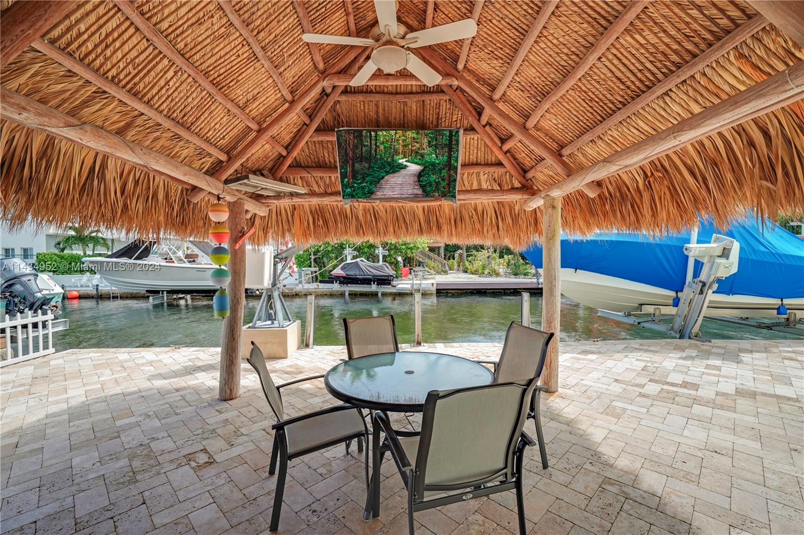 706 Grouper Ln