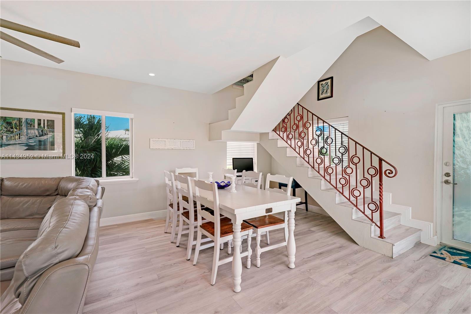 706 Grouper Ln