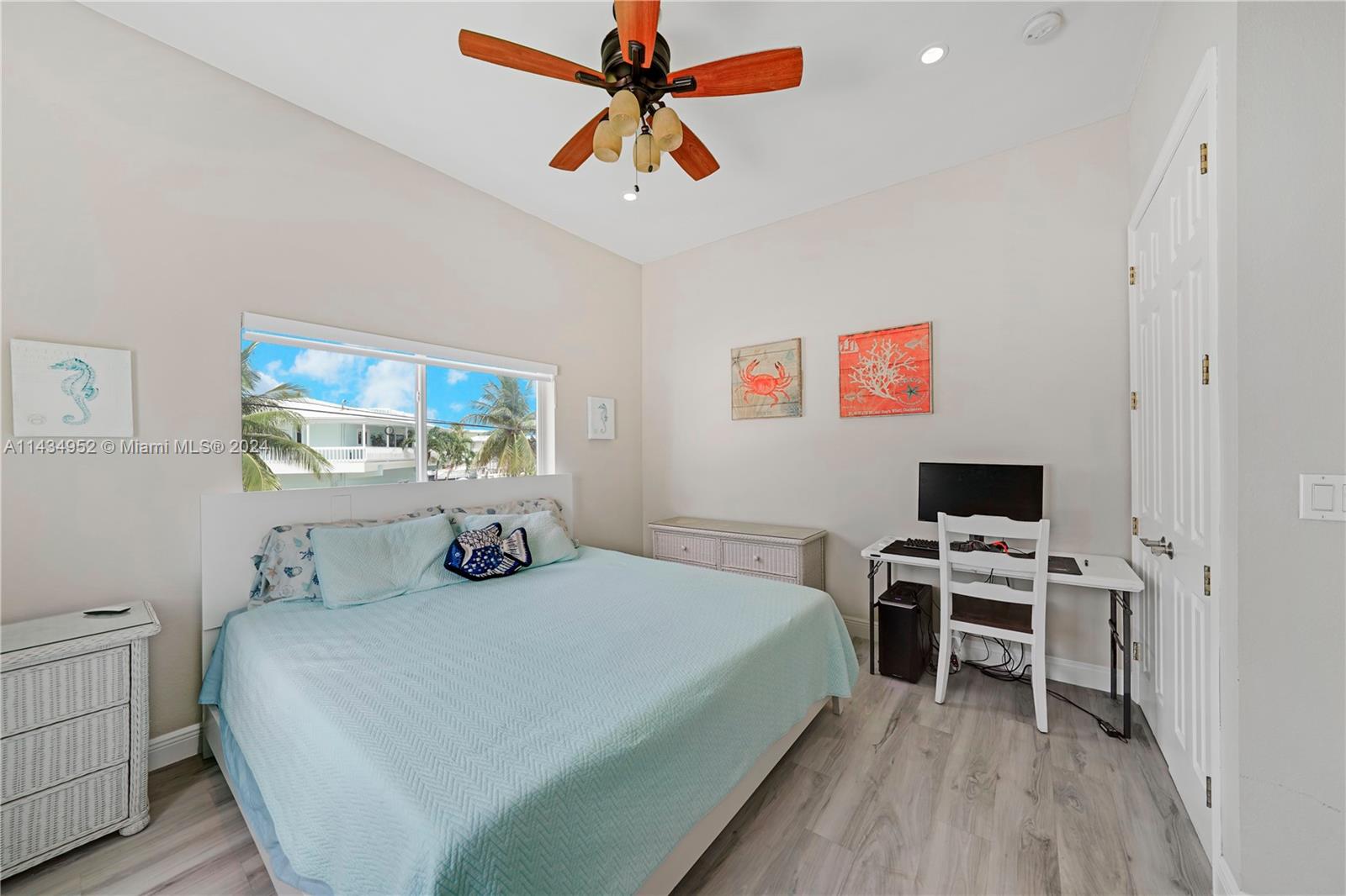 706 Grouper Ln