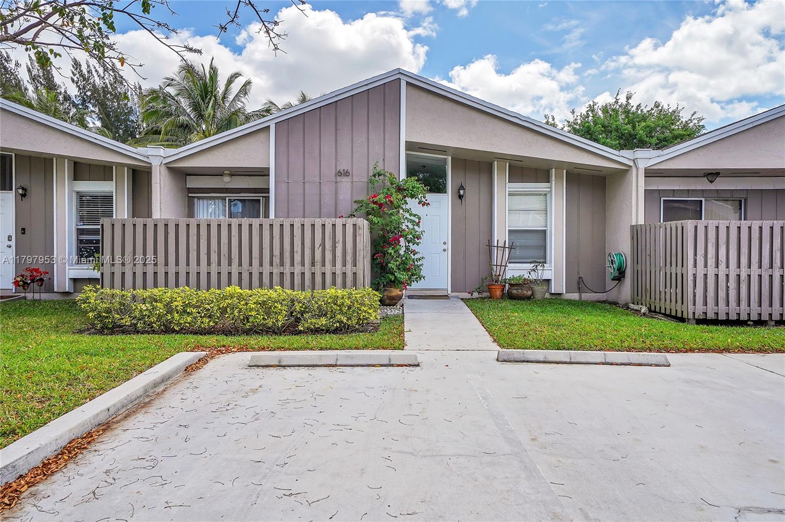 616 Woodgate Cir # D