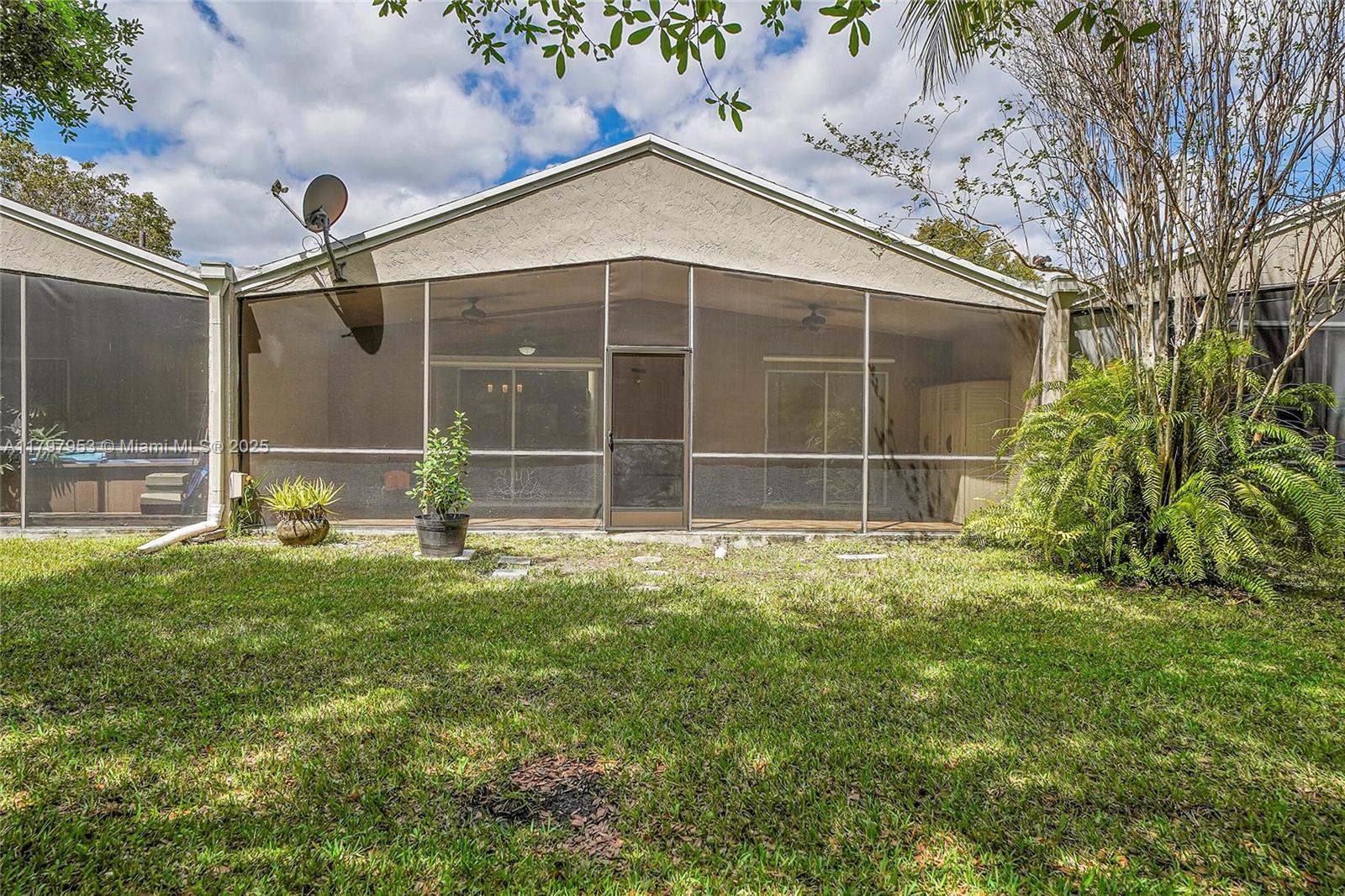 616 Woodgate Cir # D