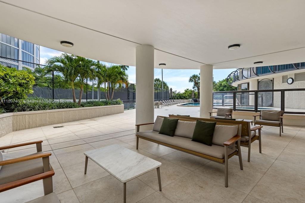 2843 S Bayshore Dr # 4B
