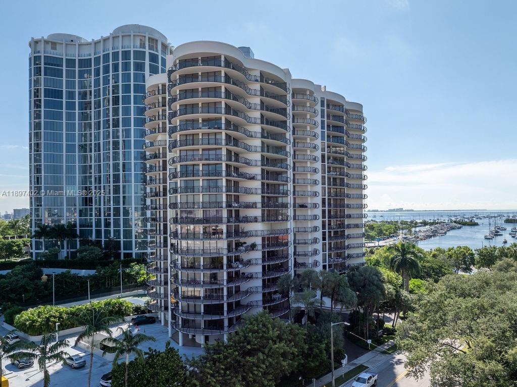 2843 S Bayshore Dr # 4B